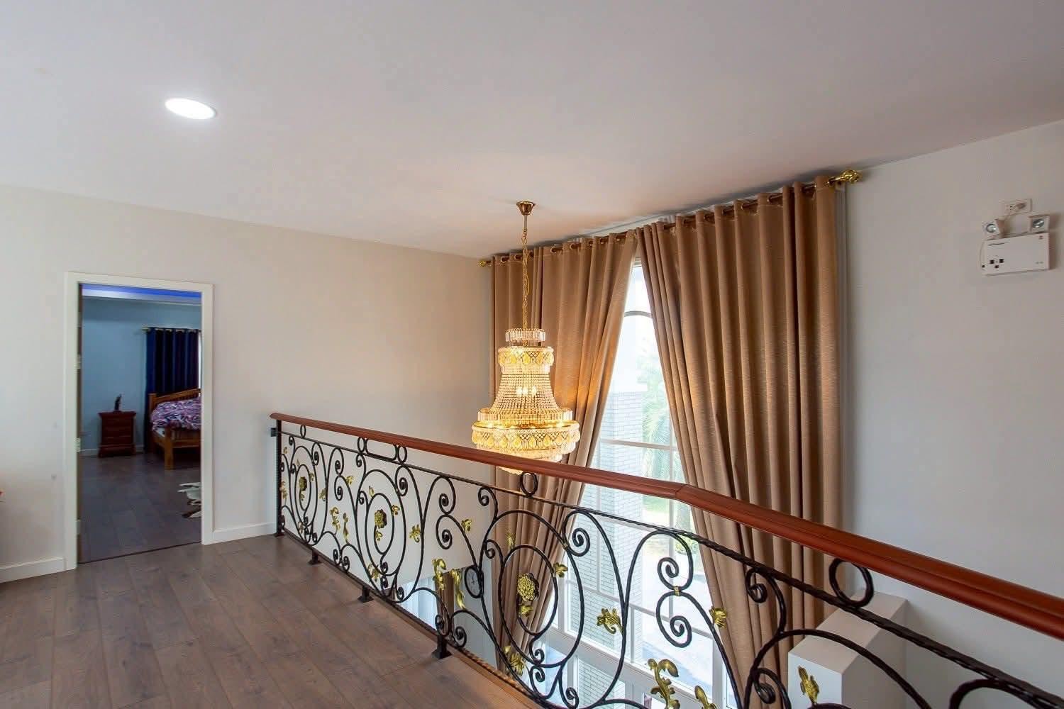 Impressionnant manoir de 7 chambres avec grande piscine d’eau salée à Cha-Am