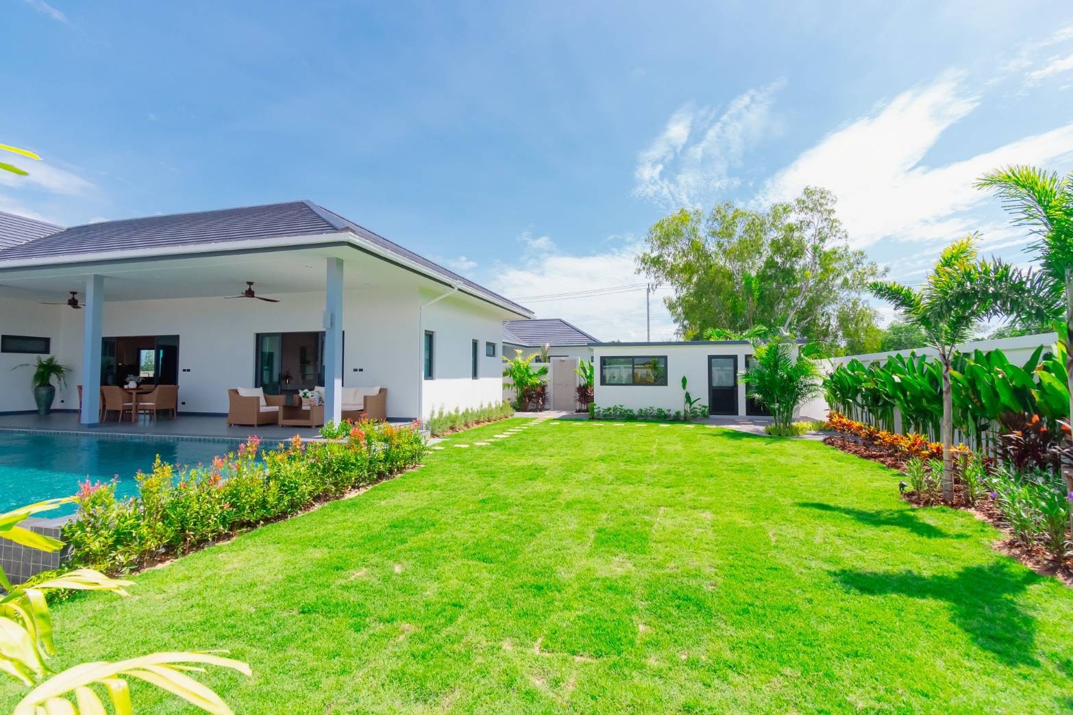 Villa privée avec piscine, 3 chambres et 3 salles de bains, au design élégant