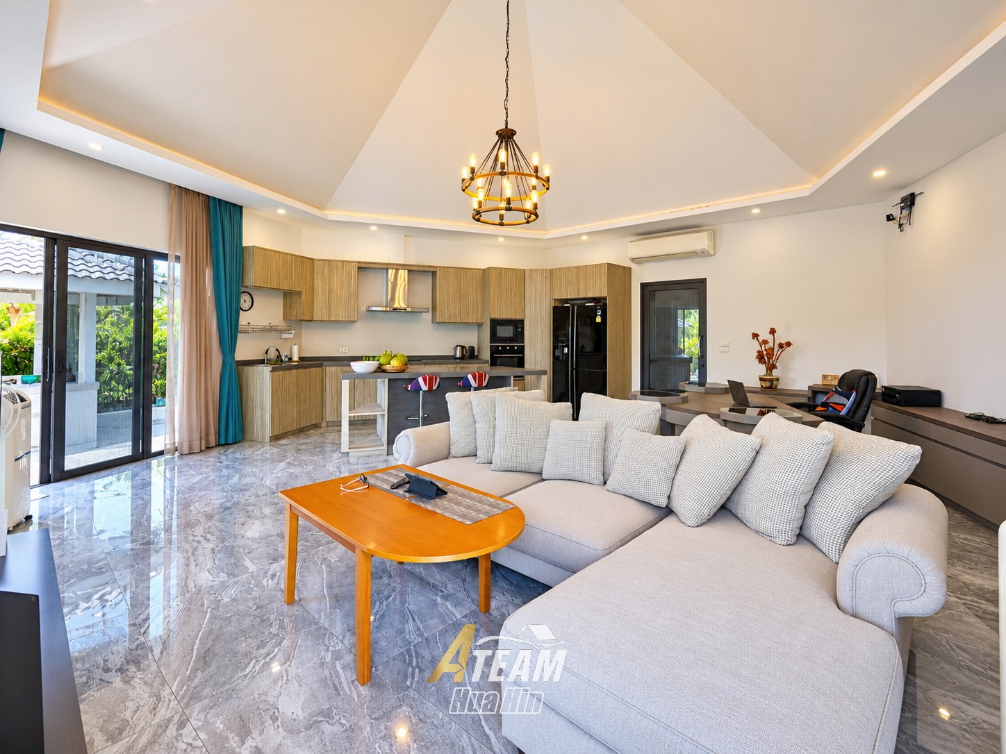 Villa privée avec piscine en bord de rivière et vaste terrain à Pranburi