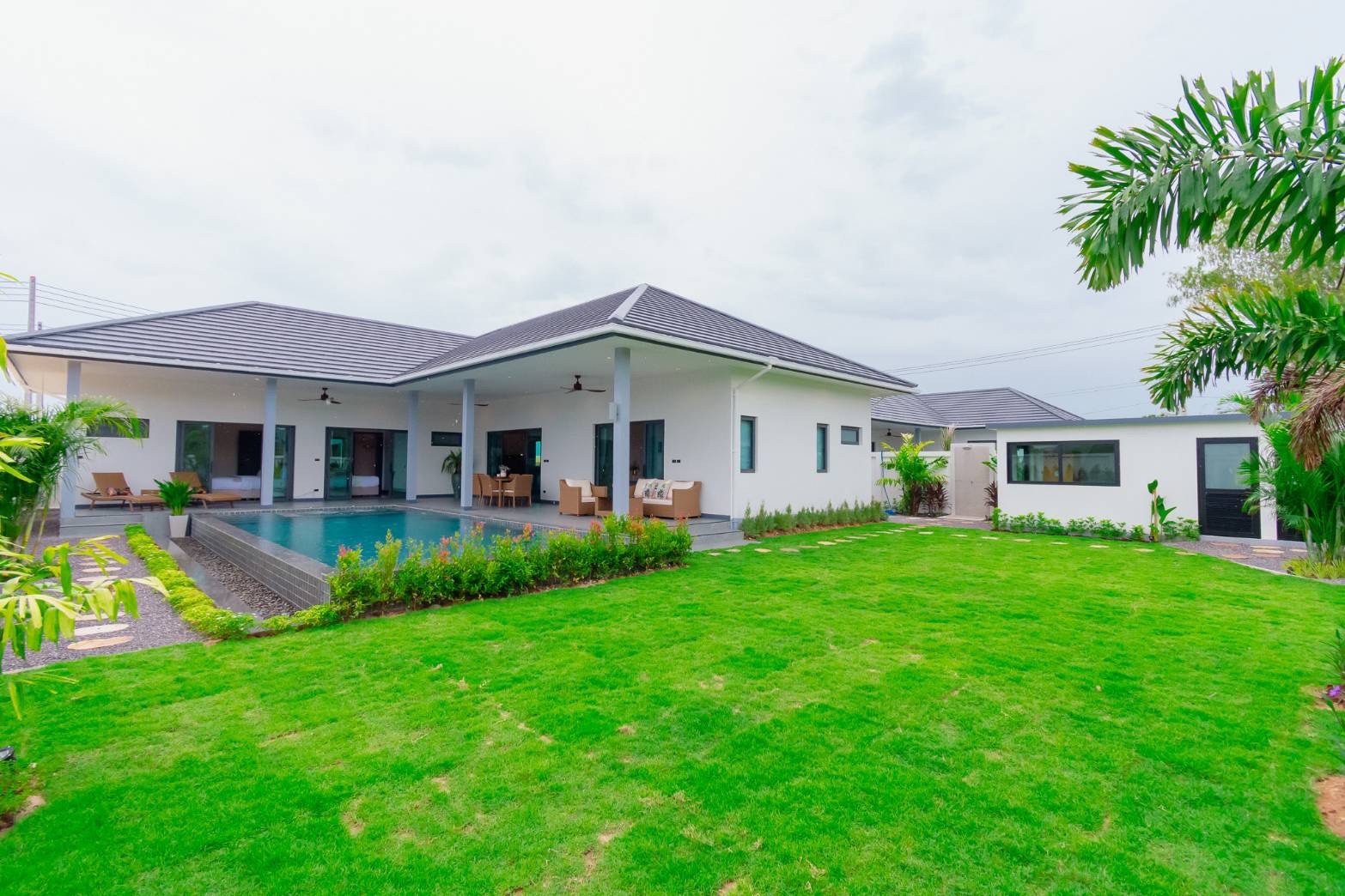 Villa privée avec piscine, 3 chambres et 3 salles de bains, au design élégant