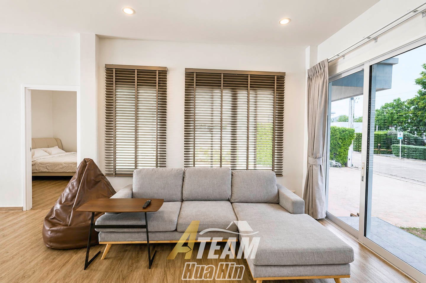 Spacieuse villa avec piscine de 3 chambres dans une résidence paisible