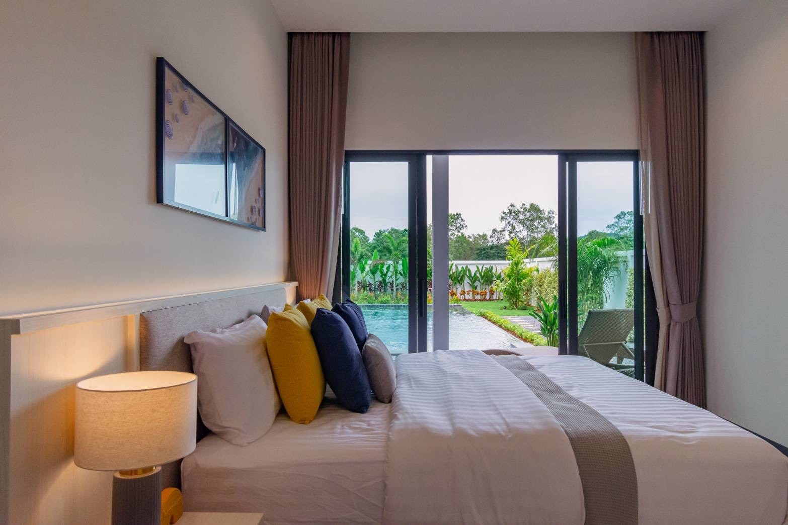 Villa privée avec piscine, 3 chambres et 3 salles de bains, au design élégant