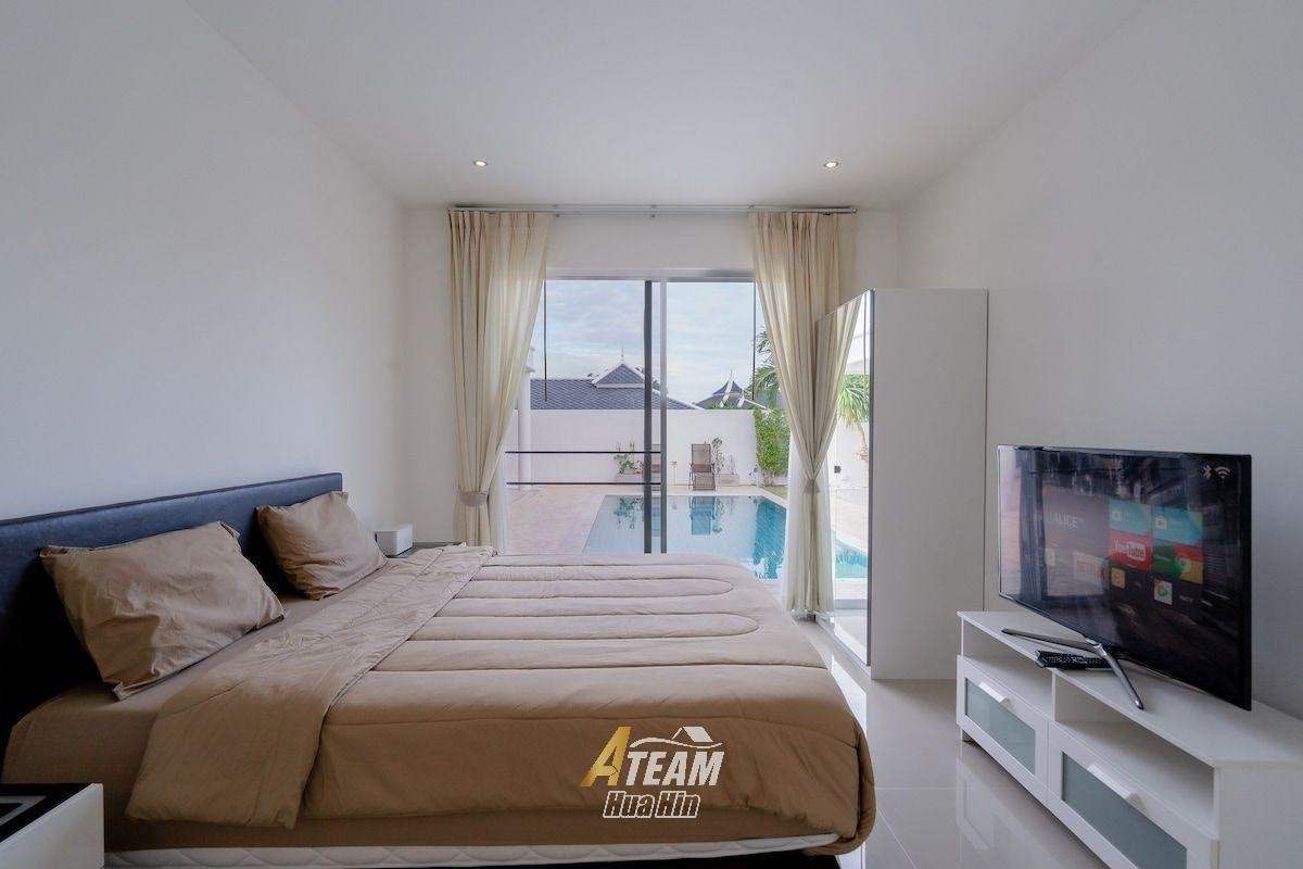 Villa de luxe avec piscine et 3 chambres à vendre à Falcon Hill, Soi 102