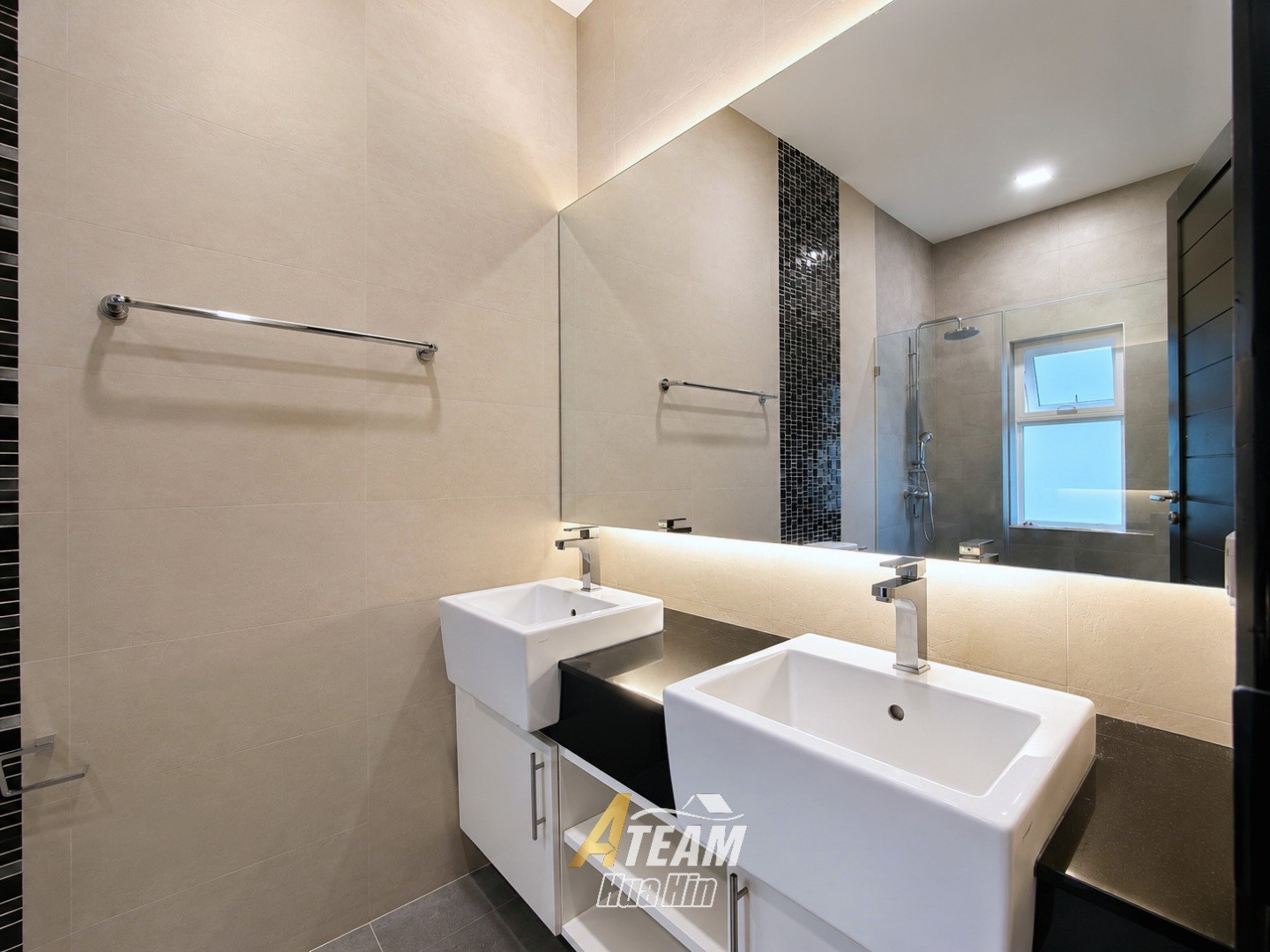 Villa avec piscine de 4 chambres et vue sur les montagnes – à vendre