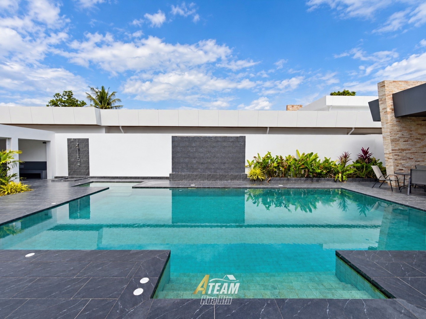 Magnifique villa moderne neuve avec piscine