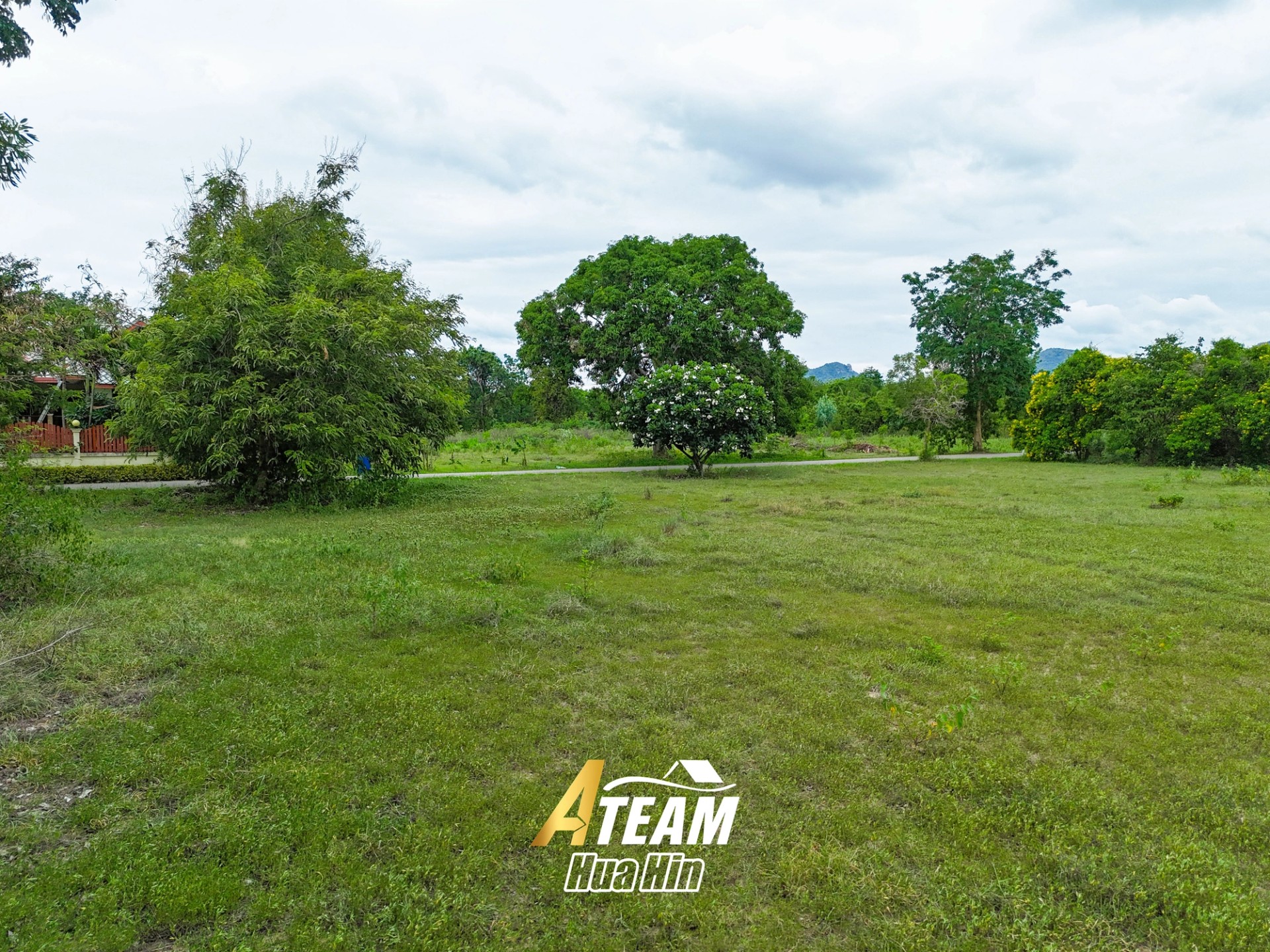 Terrain de 5-Rai à vendre près de Springfield Golf Club