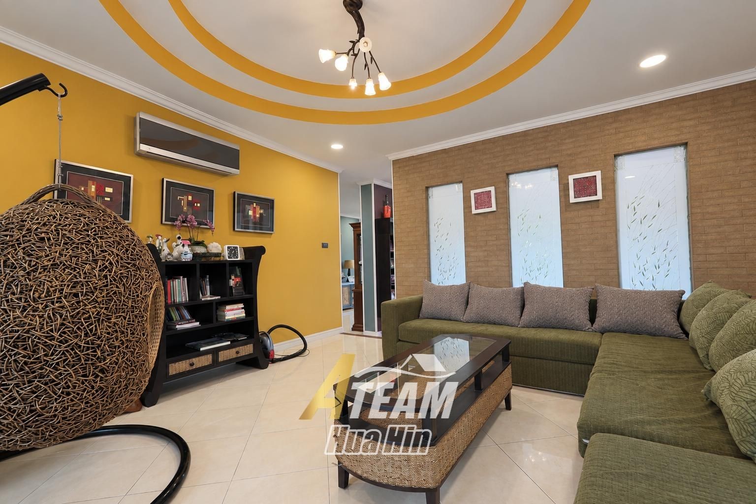 Maison spacieuse de 4 chambres avec maison d'amis et salle de sport à vendre