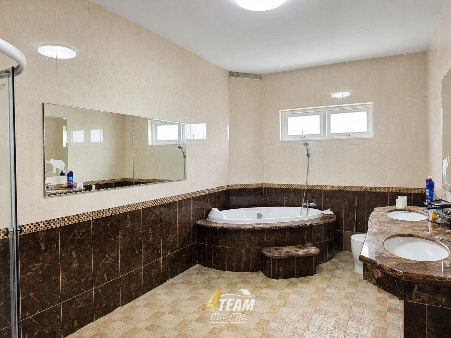 Grande propriété de 5 chambres sur un terrain de 2,6 rai à louer – Pranburi