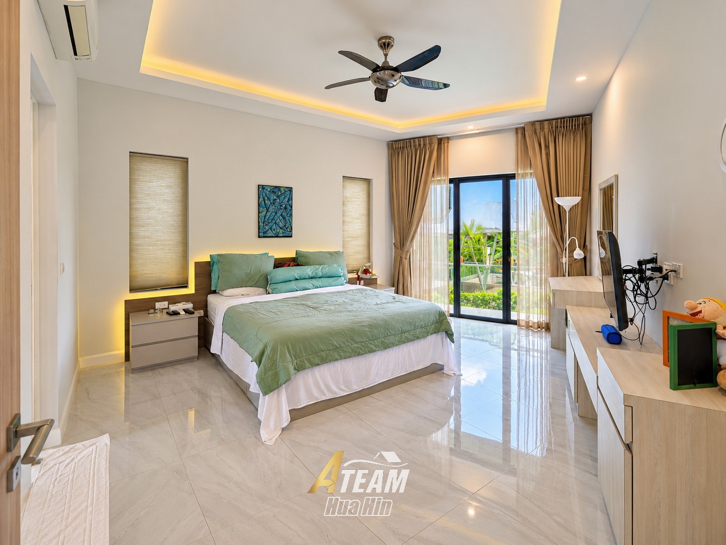 Villa privée avec piscine en bord de rivière et vaste terrain à Pranburi