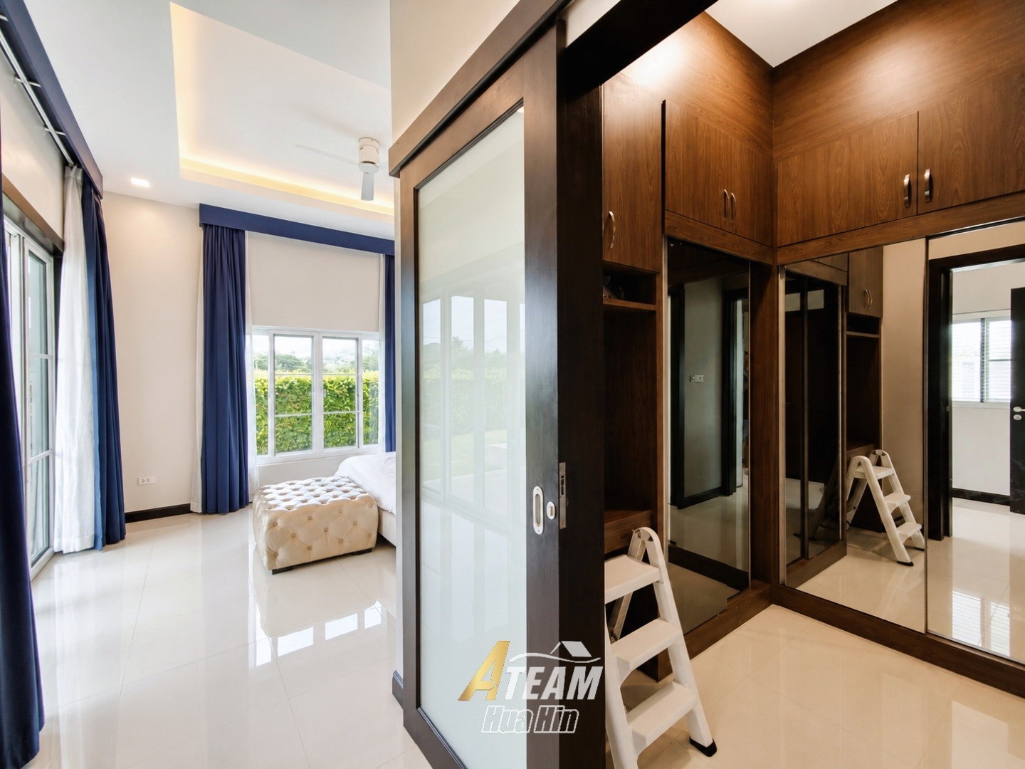 Villa avec piscine de 4 chambres et vue sur les montagnes – à vendre