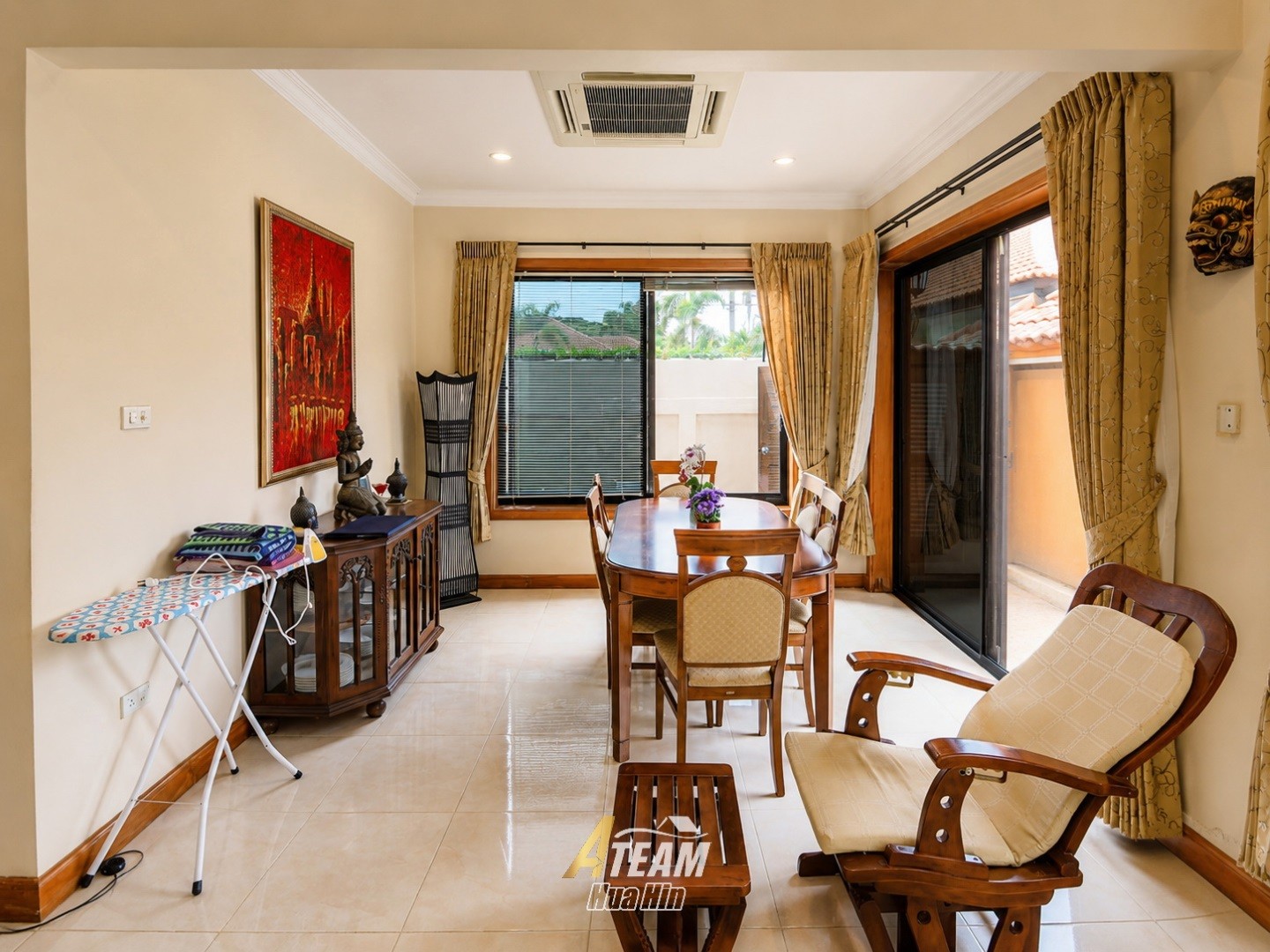 Villa avec piscine magnifiquement rénovée à vendre et à louer – Soi 114, Hua Hin