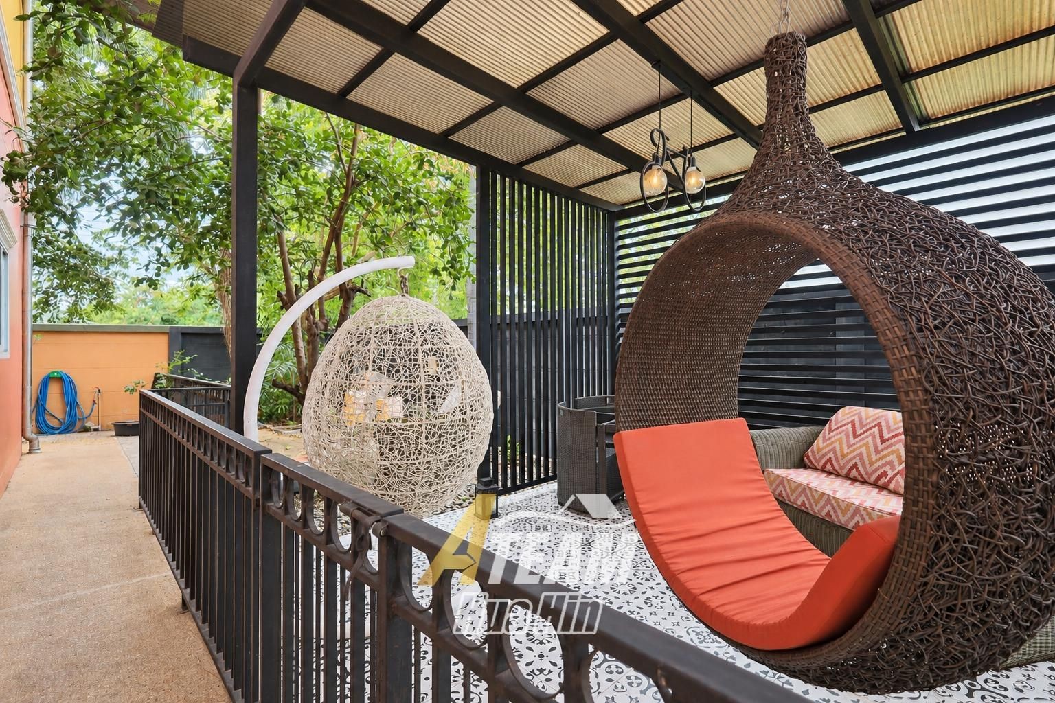Maison spacieuse de 4 chambres avec maison d'amis et salle de sport à vendre