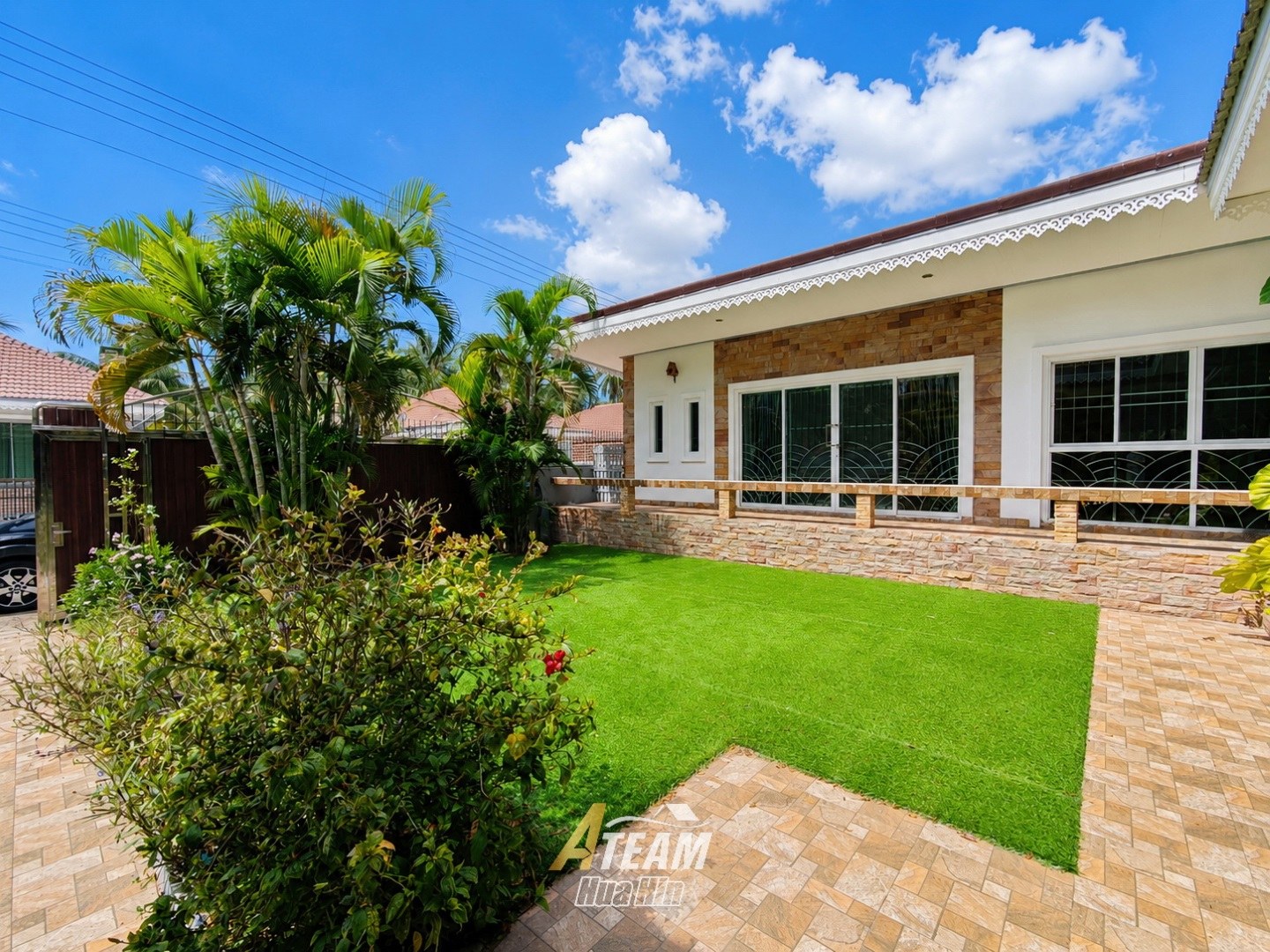 Opportunité d’investissement : maison de 5 chambres près de Pak Nam Pran Beach