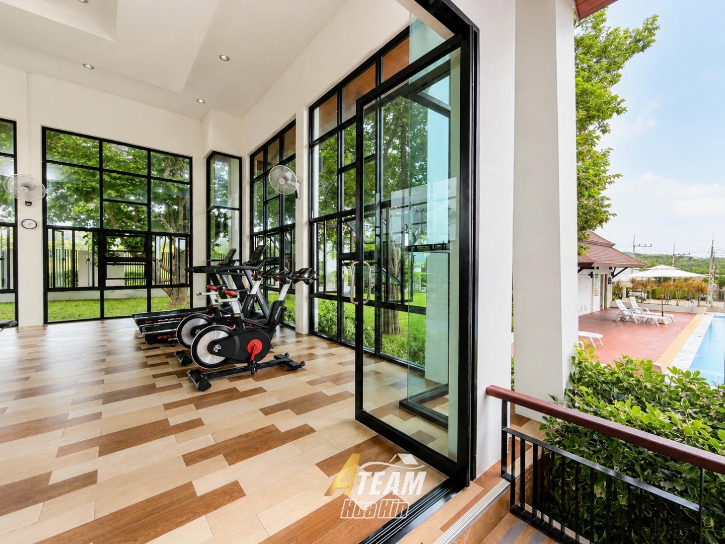 Villa avec piscine de 4 chambres et vue sur les montagnes – à vendre