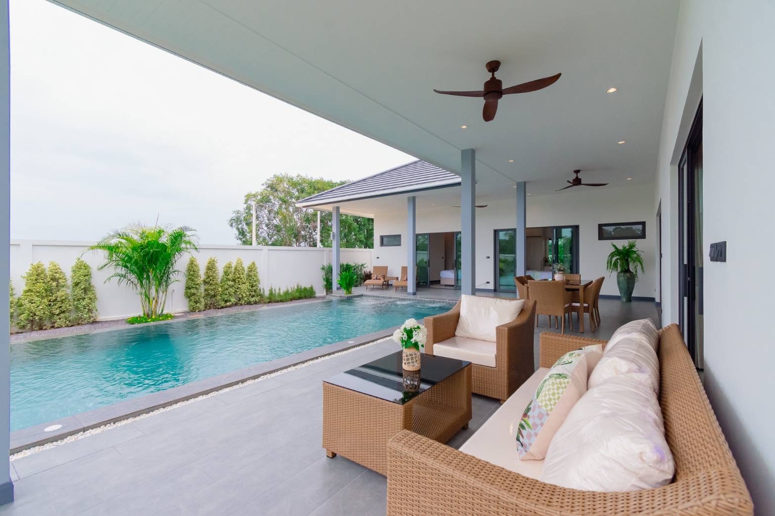 Villa privée avec piscine, 3 chambres et 3 salles de bains, au design élégant