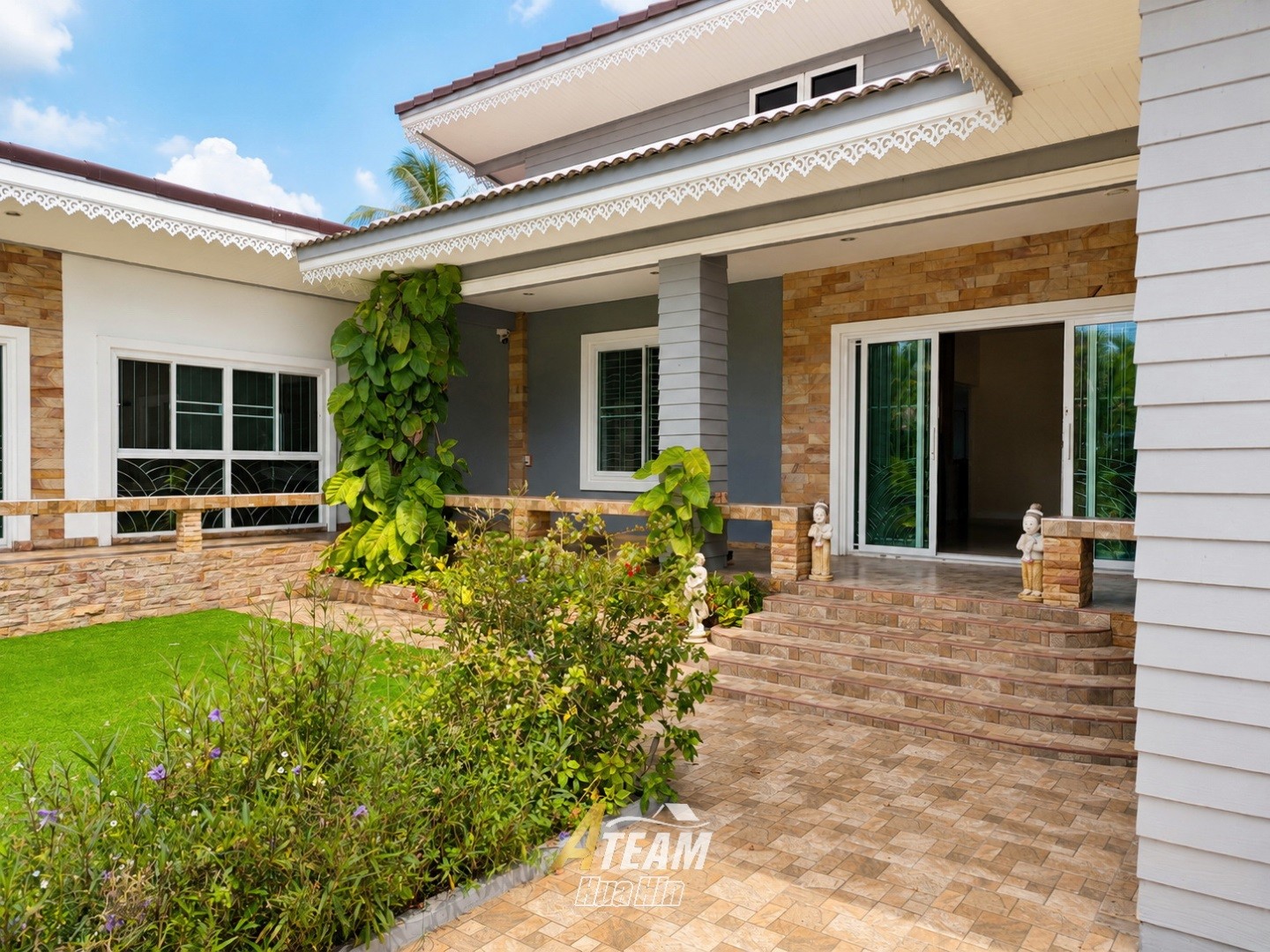 Opportunité d’investissement : maison de 5 chambres près de Pak Nam Pran Beach