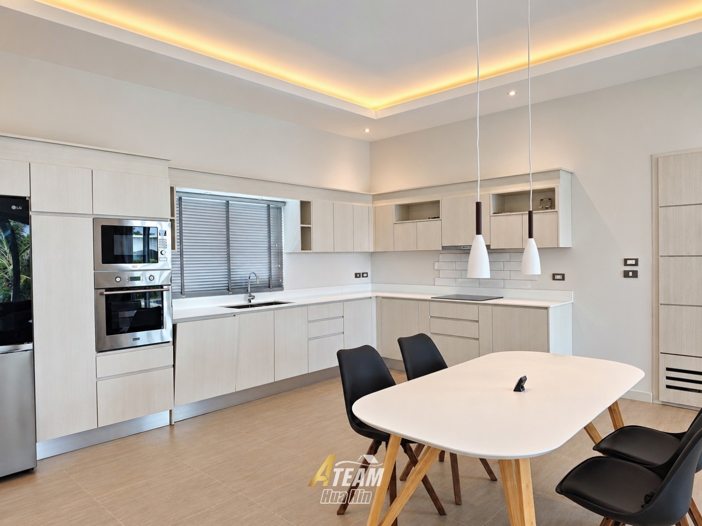Villa de 3 chambres avec piscine, comme neuve