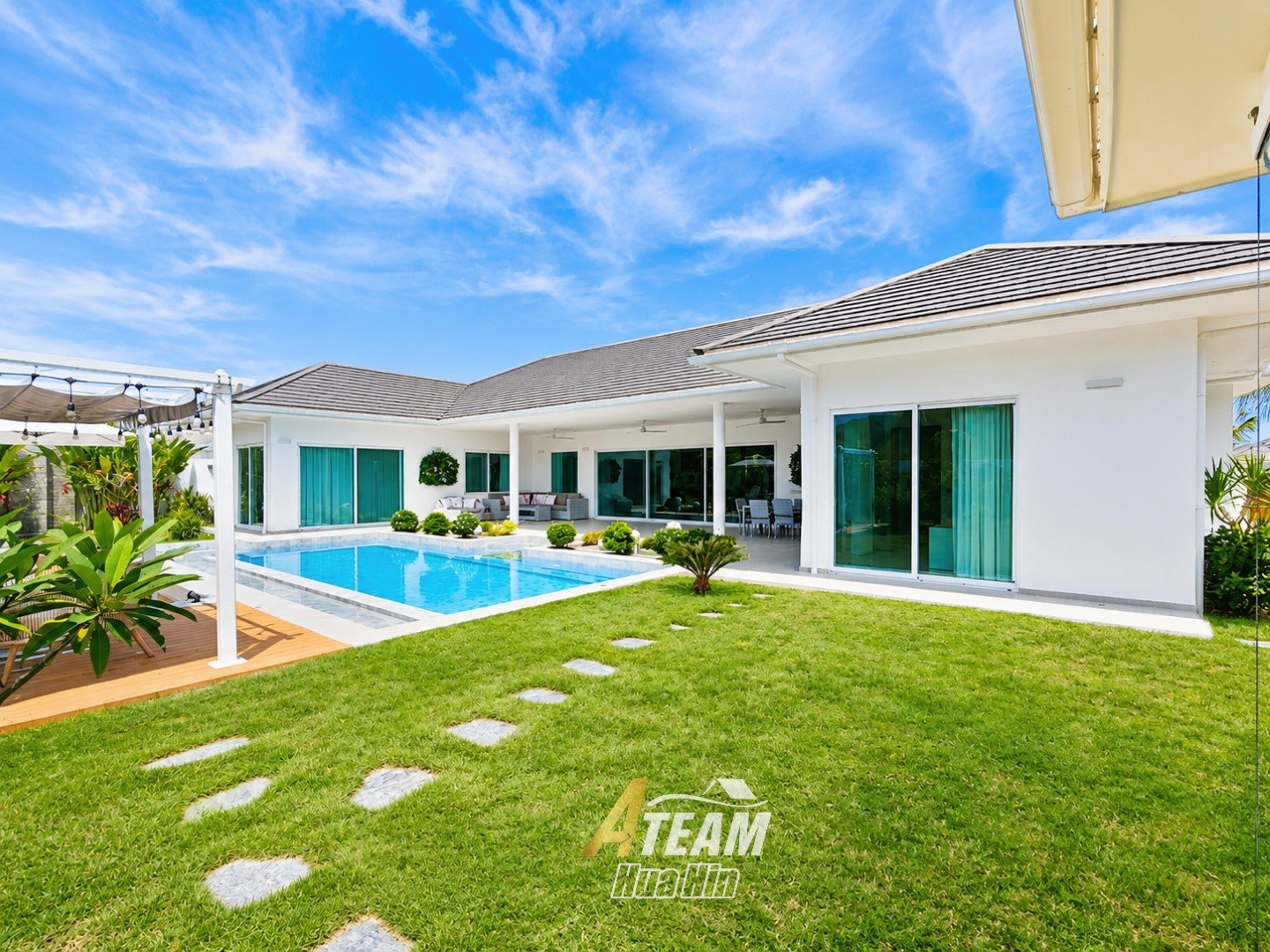 Villa de luxe avec grand terrain et vue sur les montagnes