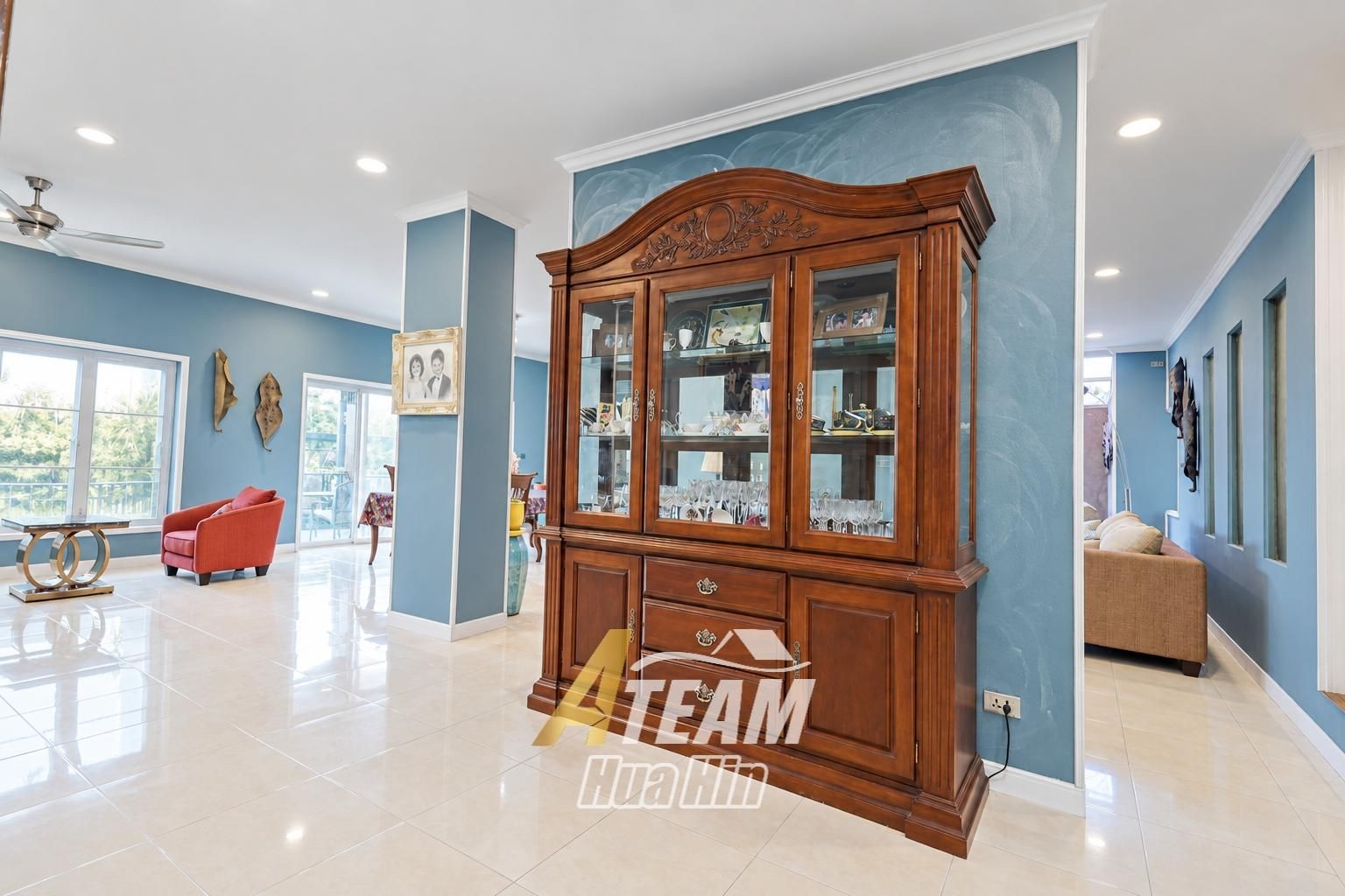 Maison spacieuse de 4 chambres avec maison d'amis et salle de sport à vendre
