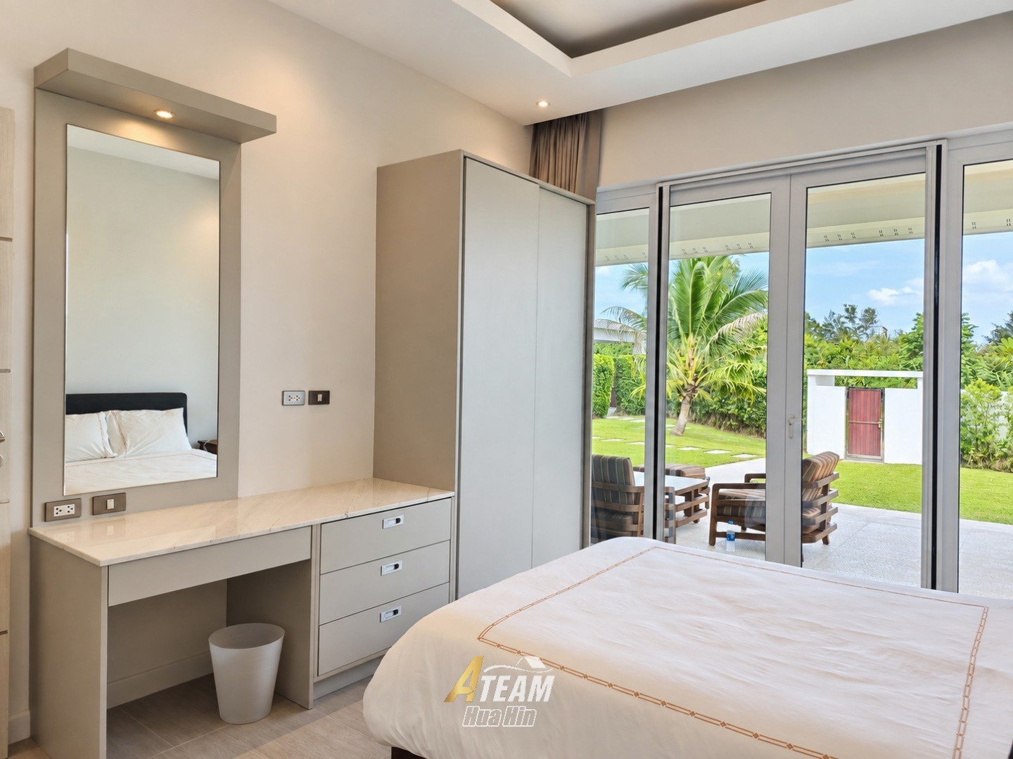 Villa de 3 chambres avec piscine, comme neuve