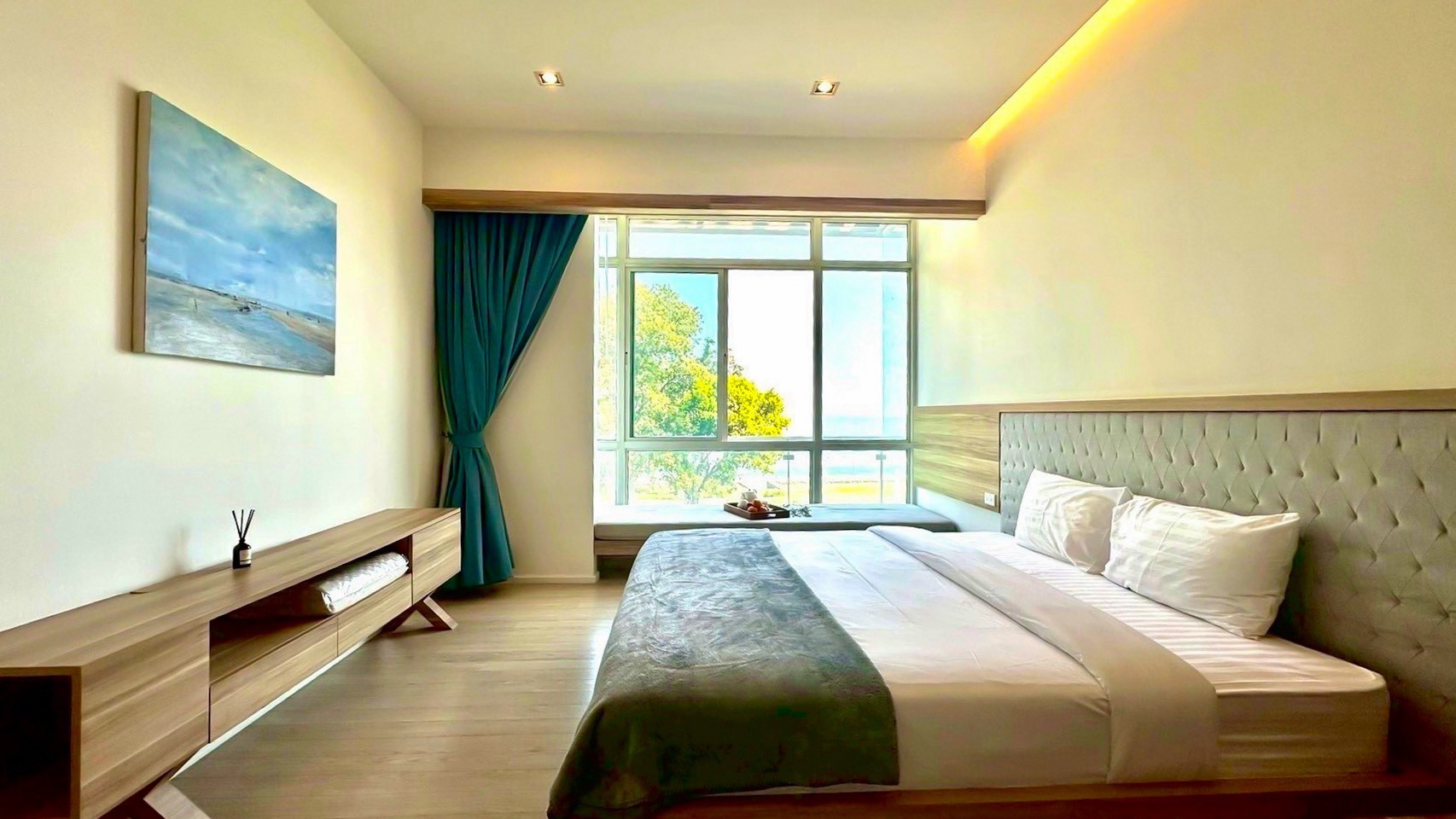 Condo de luxe de 3 chambres en bord de mer à vendre à Wan Vayla Hua Hin, Khao Tao
