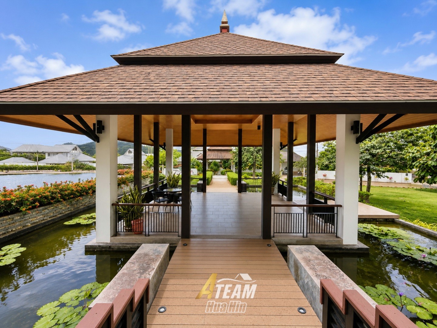Villa avec piscine de 4 chambres et vue sur les montagnes – à vendre
