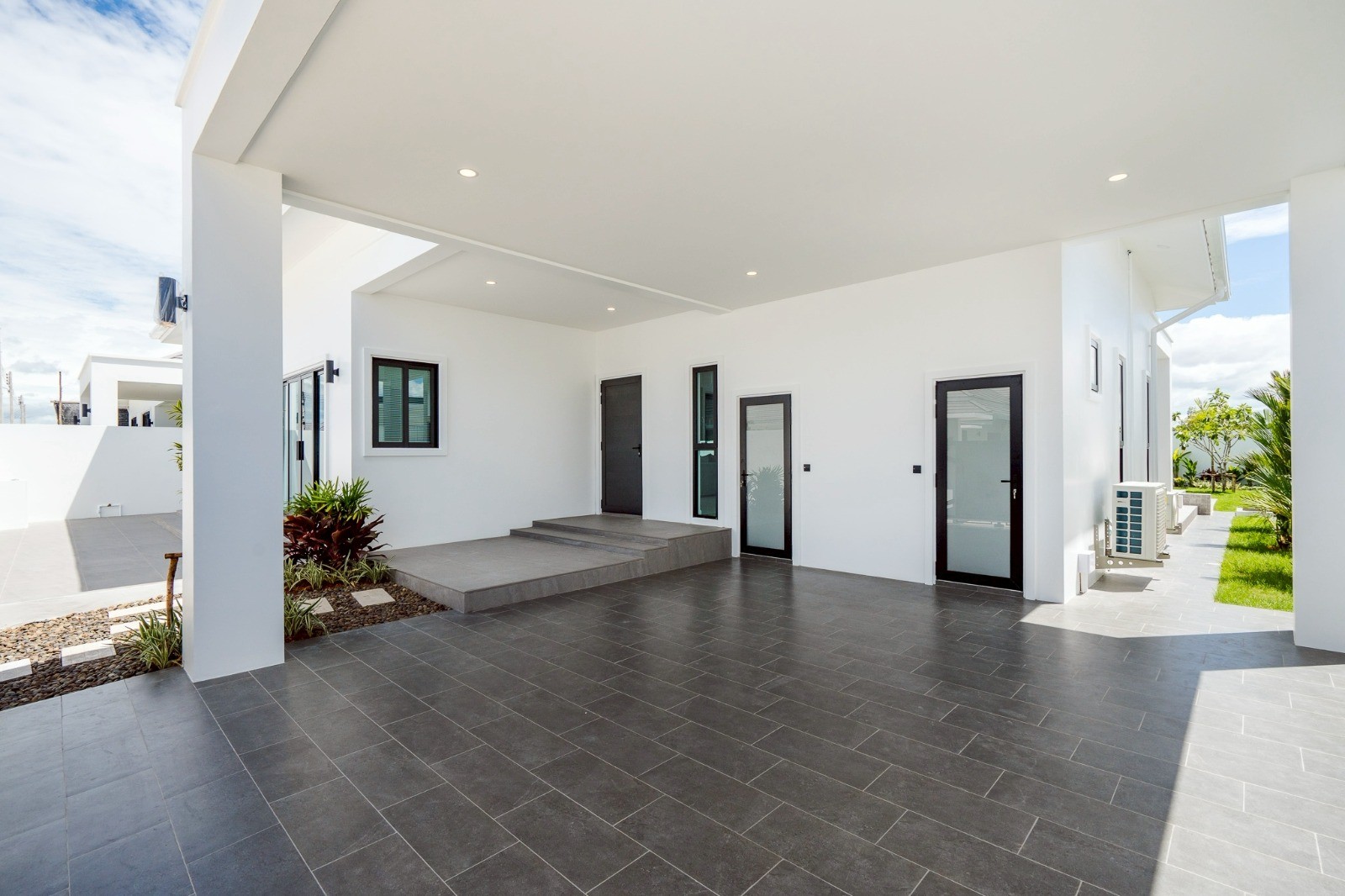 Villa de luxe avec 3 chambres, 3 salles de bains et piscine à vendre à Hua Hin Soi 112