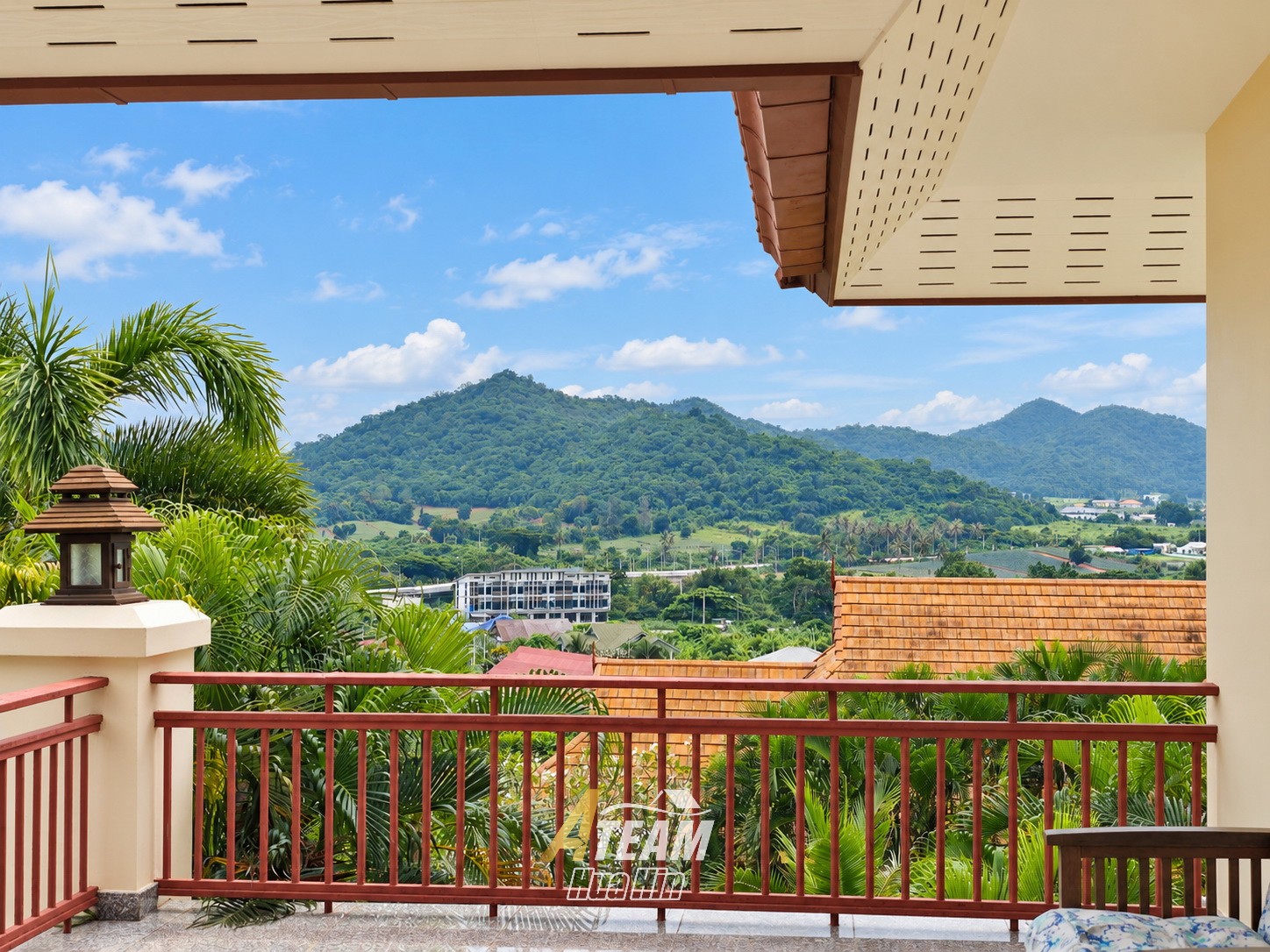 Villa spacieuse avec piscine et vue sur la montagne