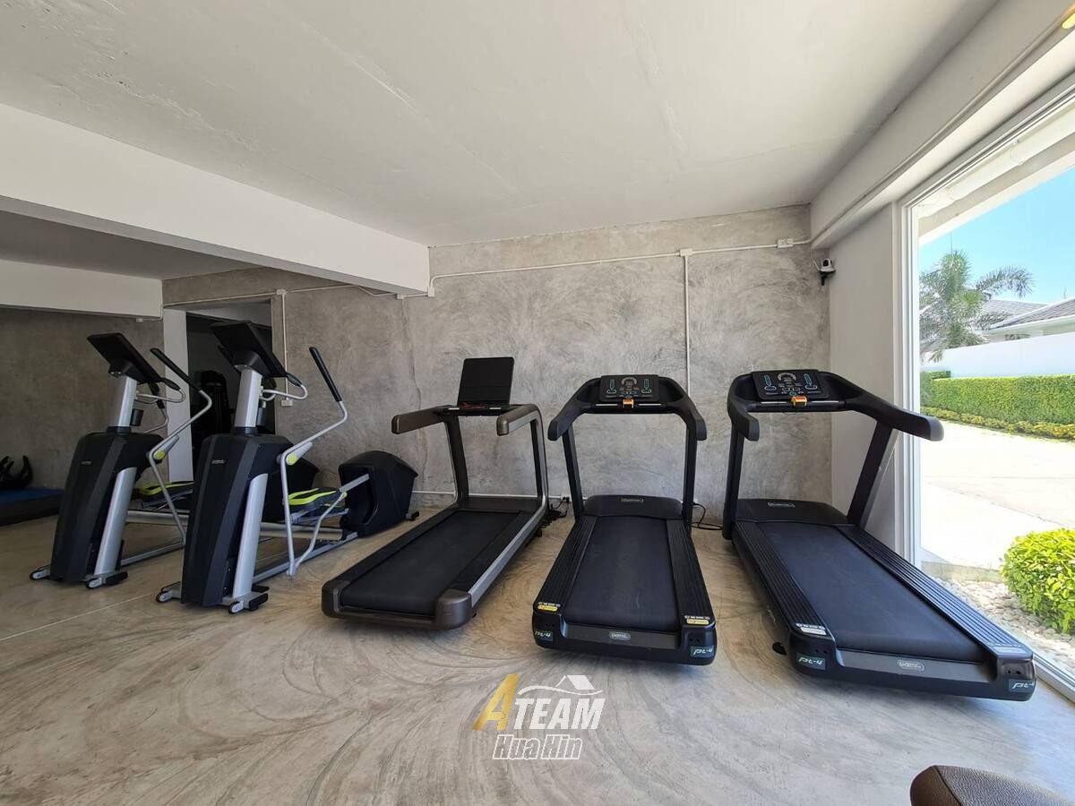 Villa de luxe avec piscine et 3 chambres à vendre à Falcon Hill, Soi 102