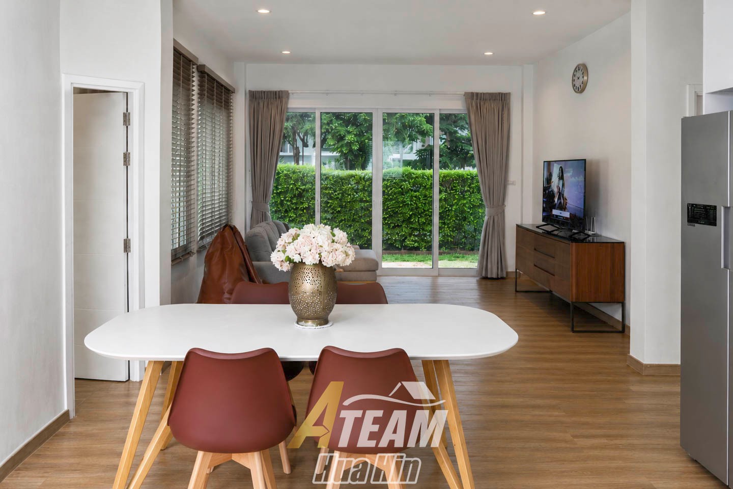 Spacieuse villa avec piscine de 3 chambres dans une résidence paisible