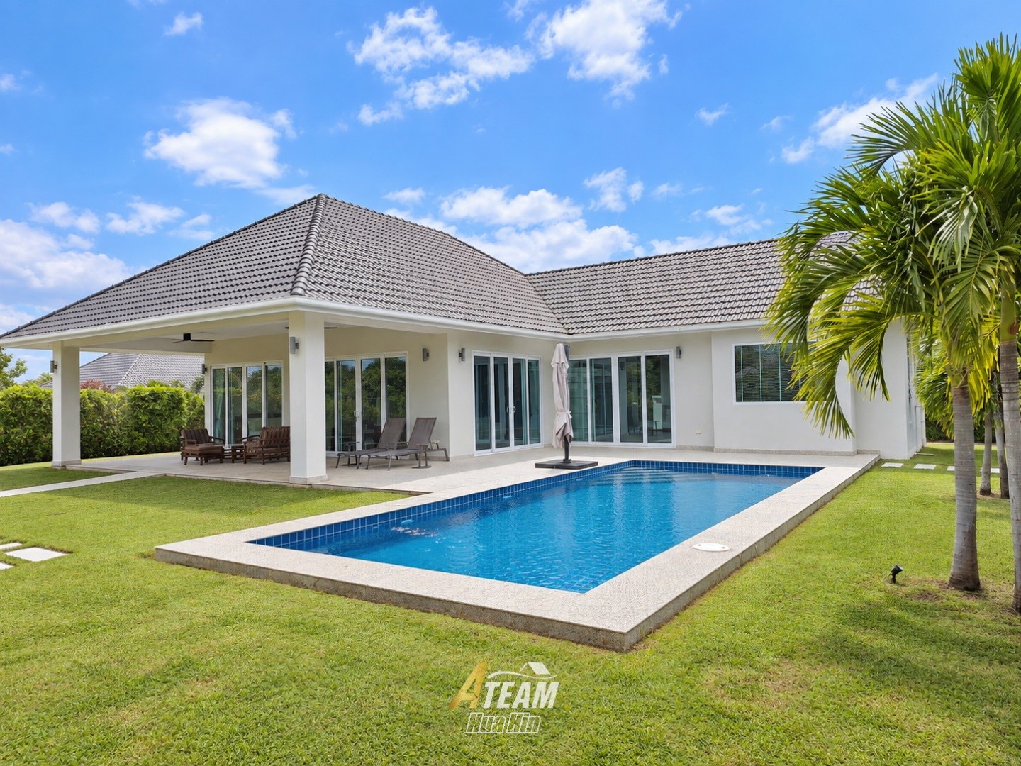 Villa de 3 chambres avec piscine, comme neuve
