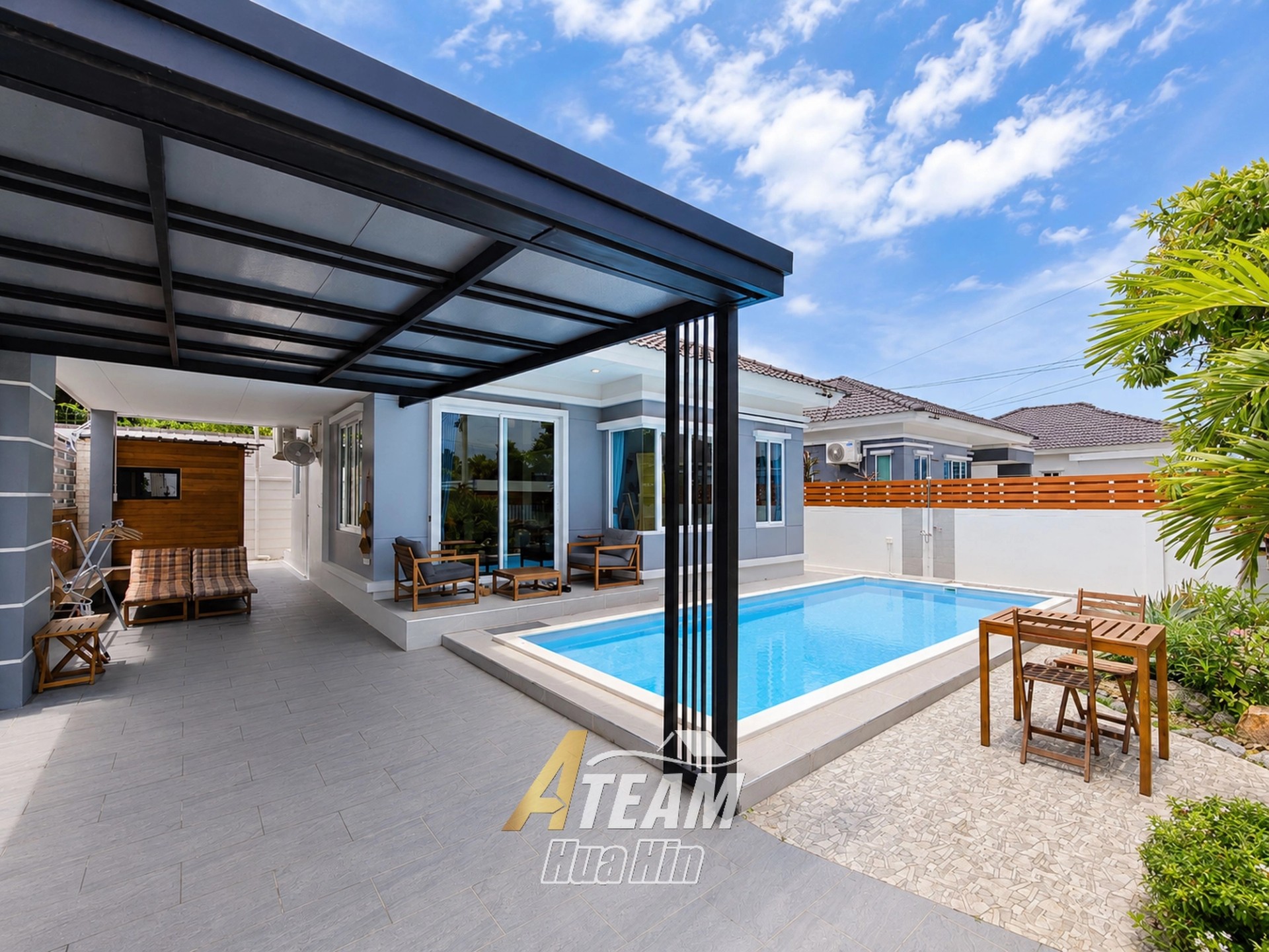 Villa de 2 chambres avec piscine, panneaux solaires et sauna, comme neuve