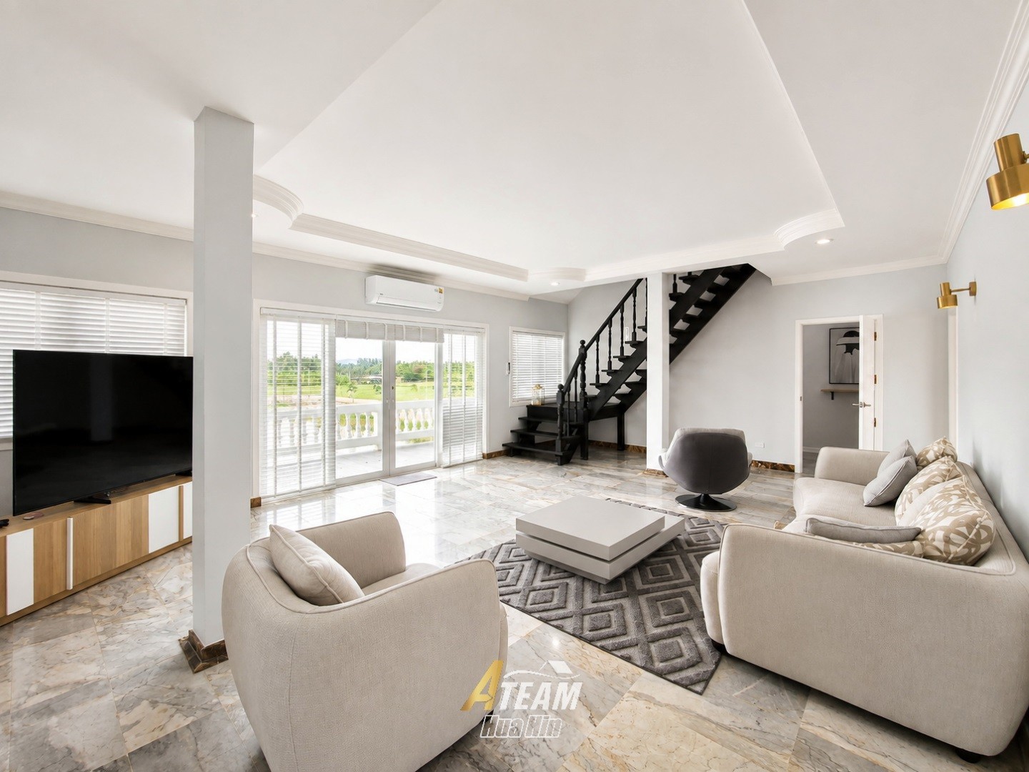 Grande propriété de 5 chambres sur un terrain de 2,6 rai à louer – Pranburi
