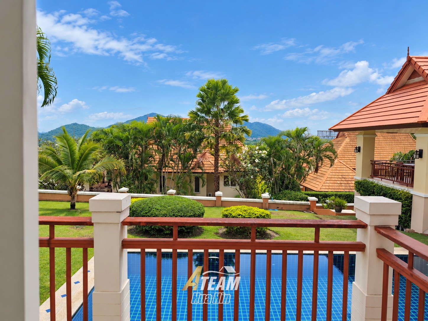 Villa spacieuse avec piscine et vue sur la montagne