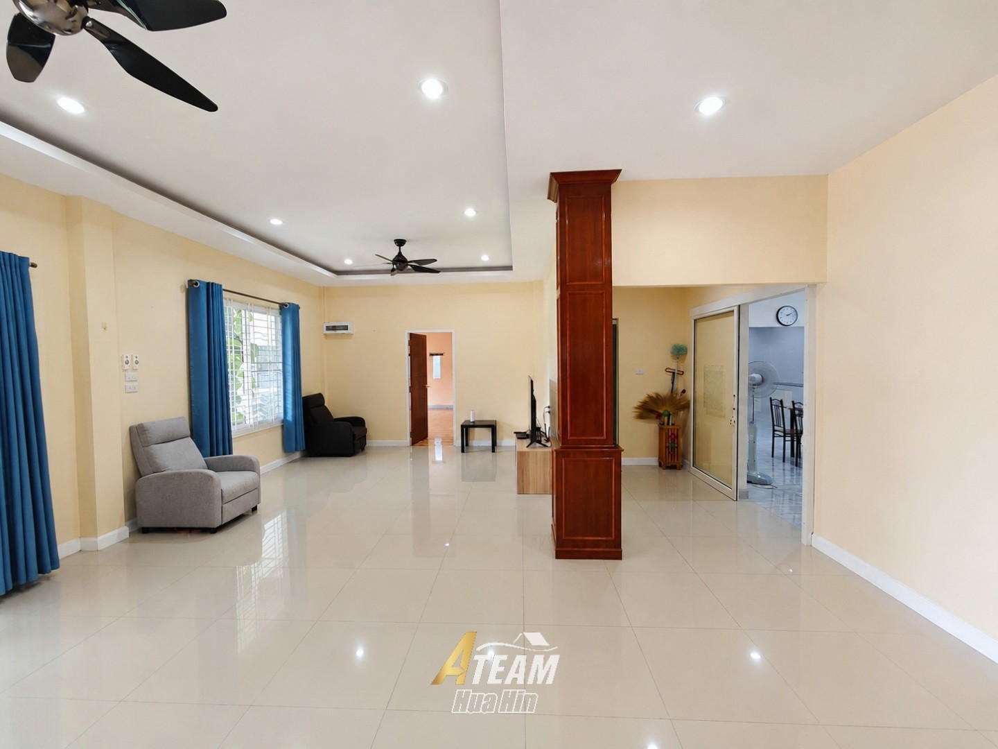 Opportunité d’investissement : maison de 5 chambres près de Pak Nam Pran Beach