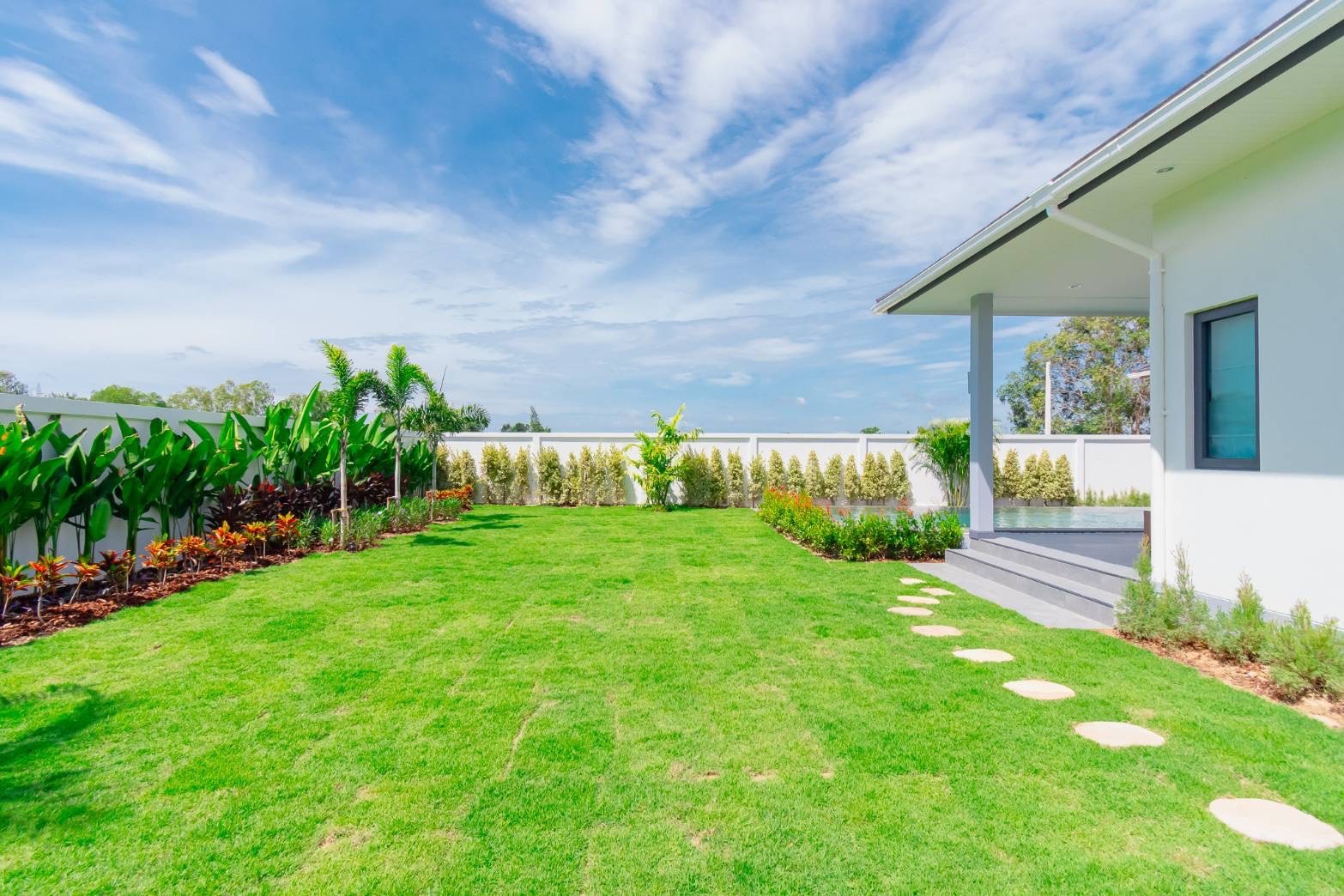 Villa privée avec piscine, 3 chambres et 3 salles de bains, au design élégant