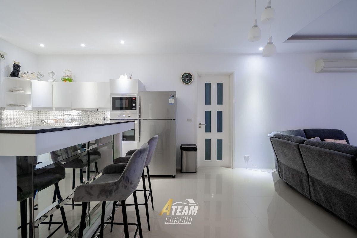 Villa de luxe avec piscine et 3 chambres à vendre à Falcon Hill, Soi 102