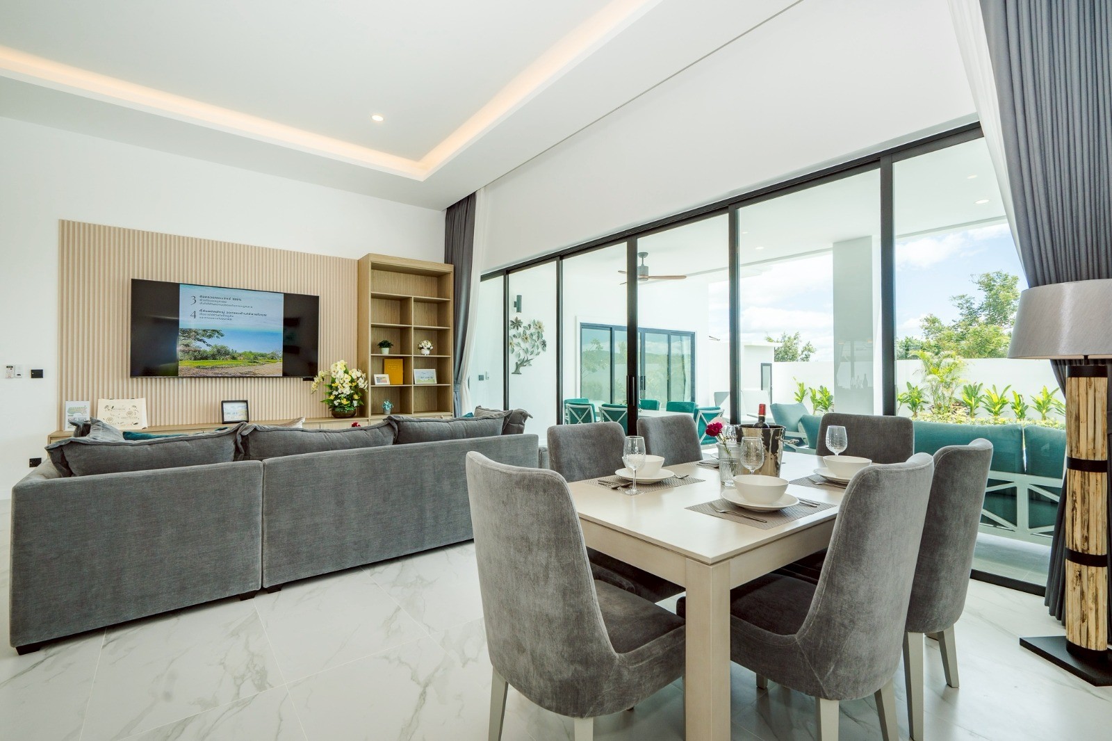 Villa de luxe avec 3 chambres, 3 salles de bains et piscine à vendre à Hua Hin Soi 112