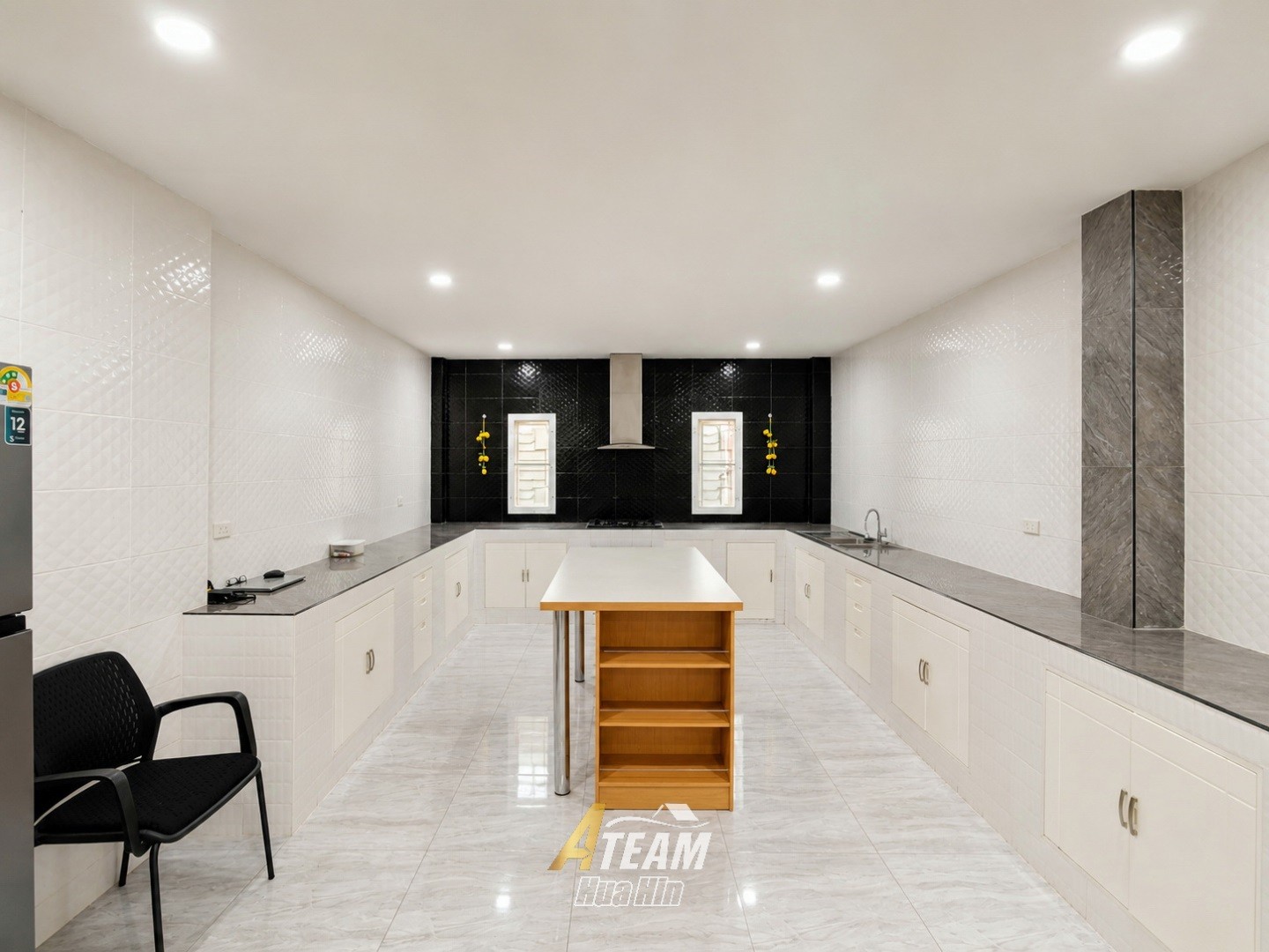 Opportunité d’investissement : maison de 5 chambres près de Pak Nam Pran Beach