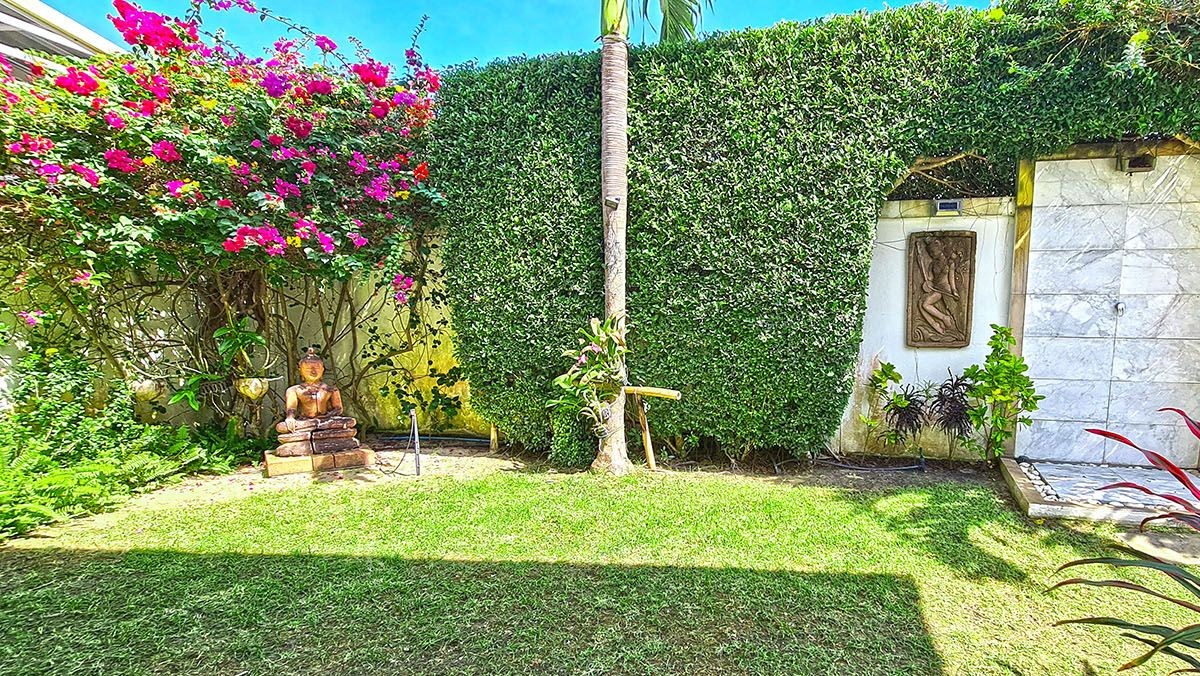 Pool-villa-For-Sale-Hua-Hin-Red-moutain-water-side-garden