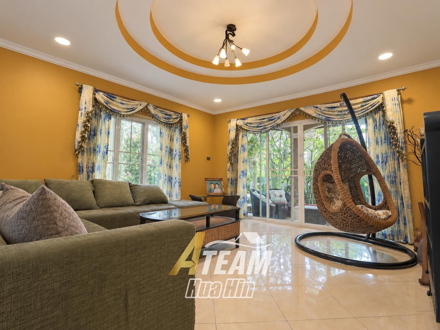 Maison spacieuse de 4 chambres avec maison d'amis et salle de sport à vendre