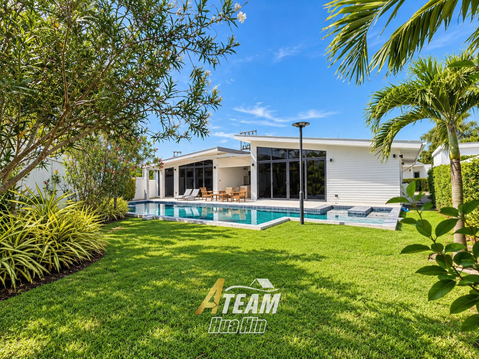 Villa moderne de 3 chambres avec piscine privée à louer à Hua Hin Soi 112 – Spacieuse villa tropicale | 75 000 THB/mois