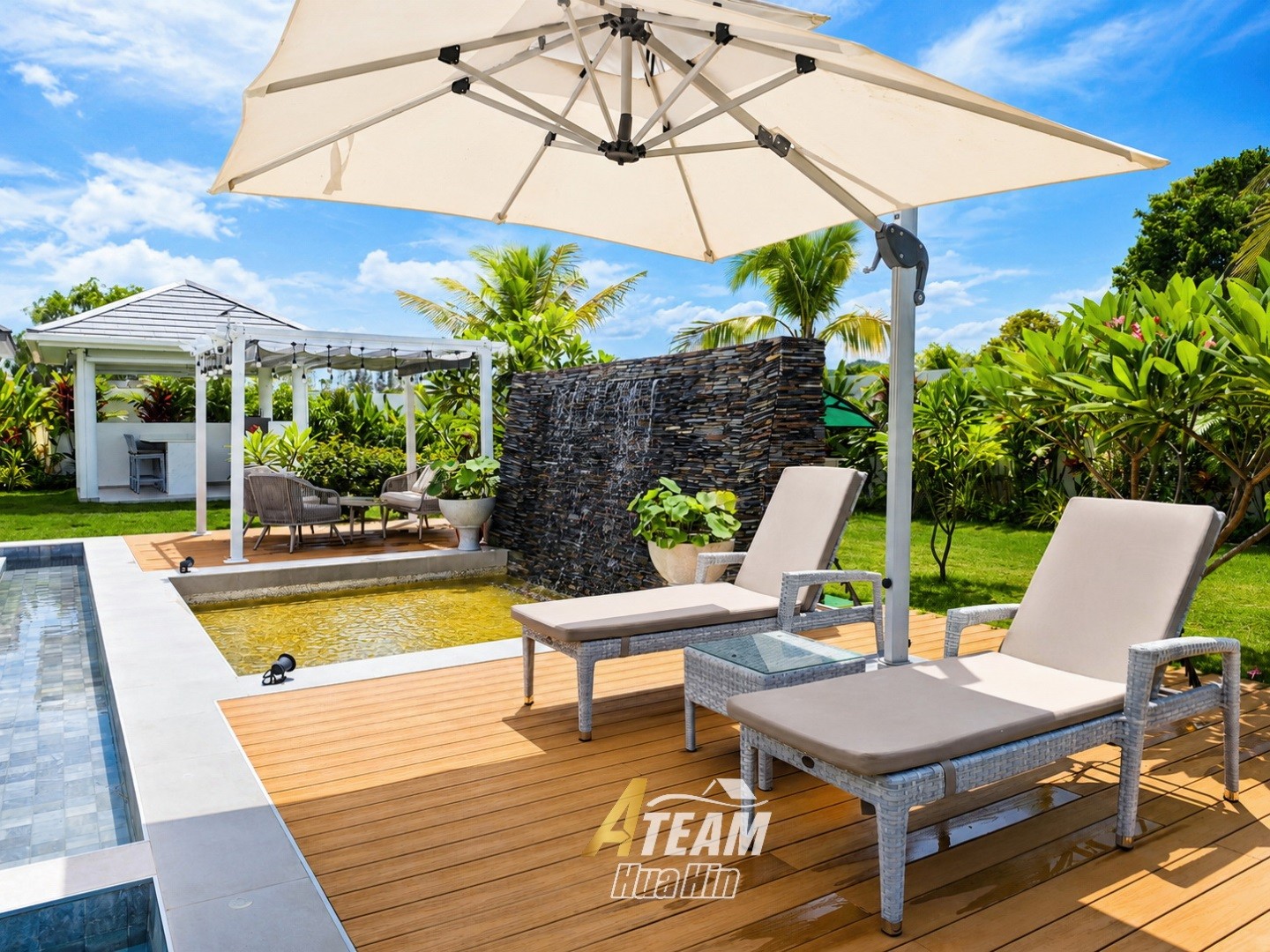Villa de luxe avec grand terrain et vue sur les montagnes