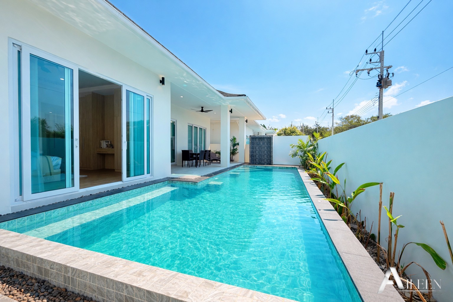 Belle villa avec 3 chambres, 3 salles de bains et piscine dans un quartier résidentiel paisible