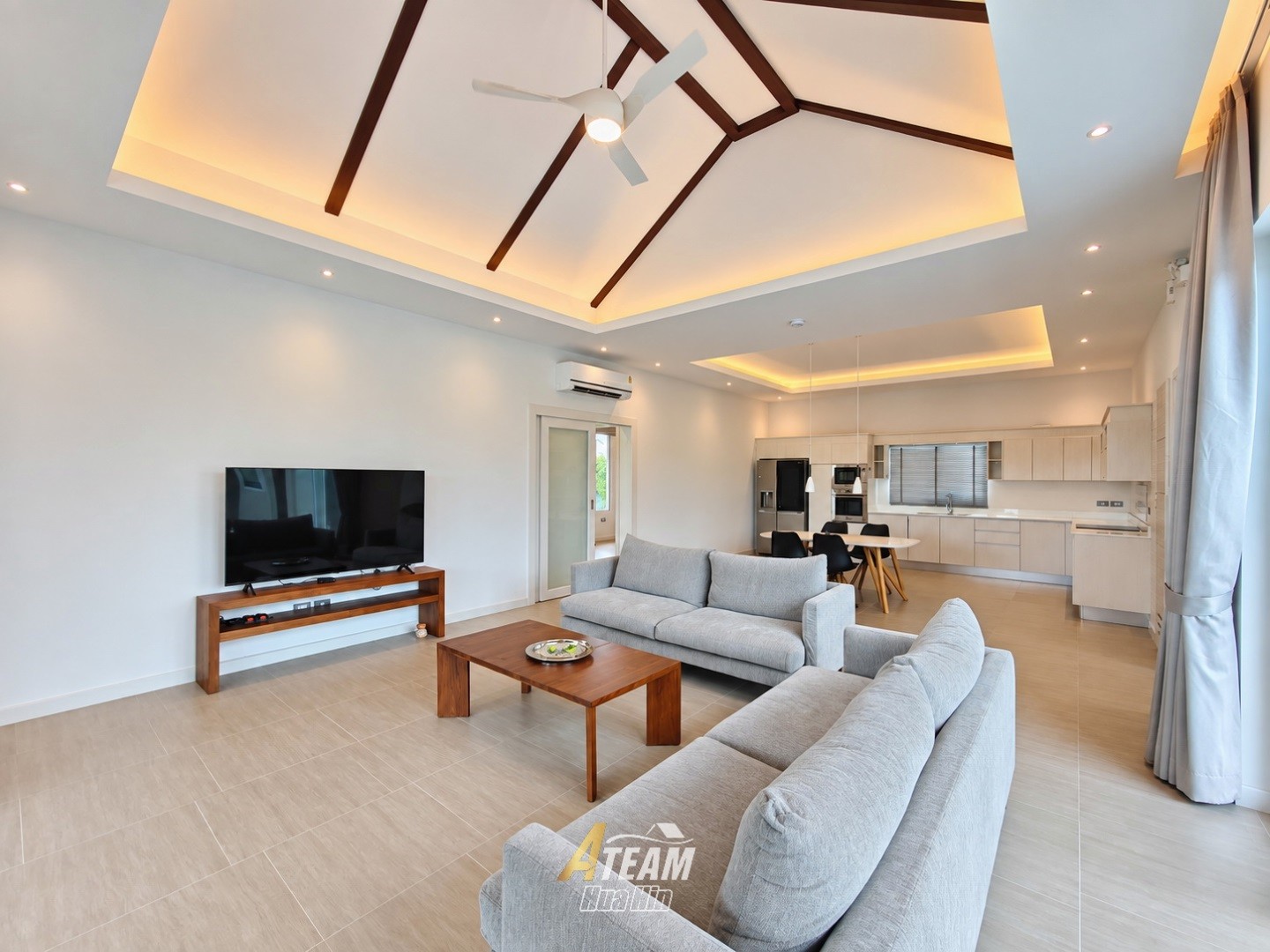 Villa de 3 chambres avec piscine, comme neuve