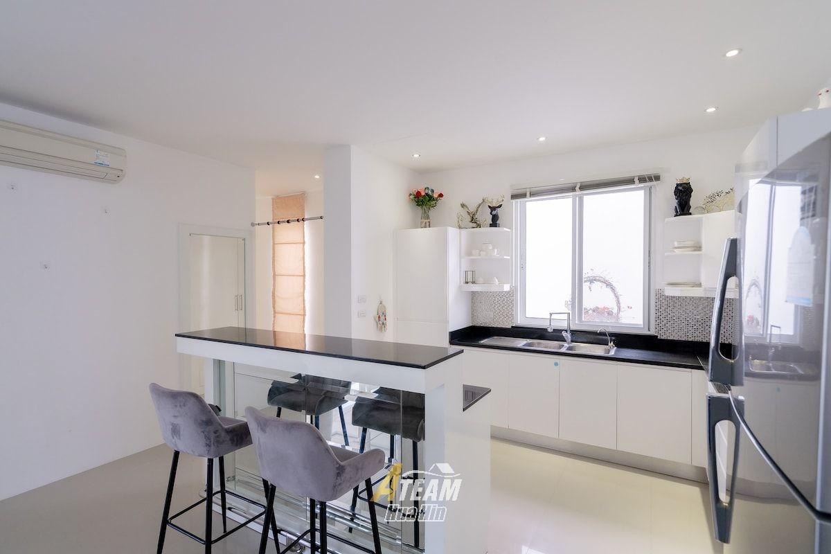 Villa de luxe avec piscine et 3 chambres à vendre à Falcon Hill, Soi 102