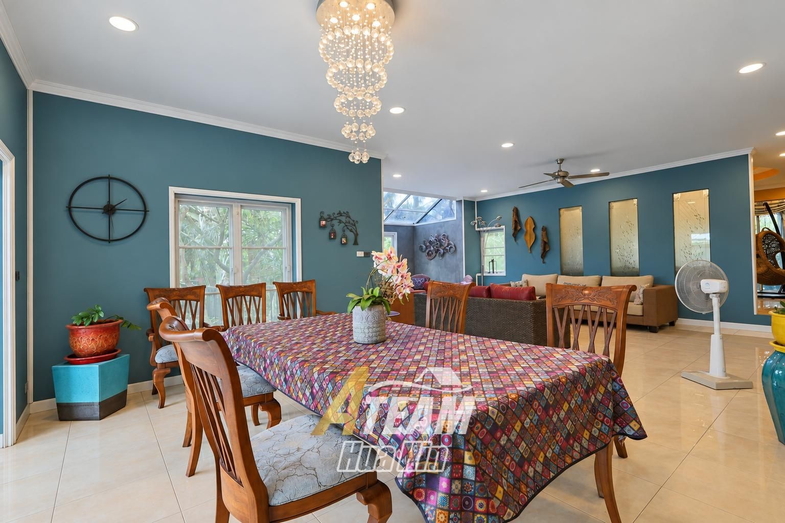 Maison spacieuse de 4 chambres avec maison d'amis et salle de sport à vendre