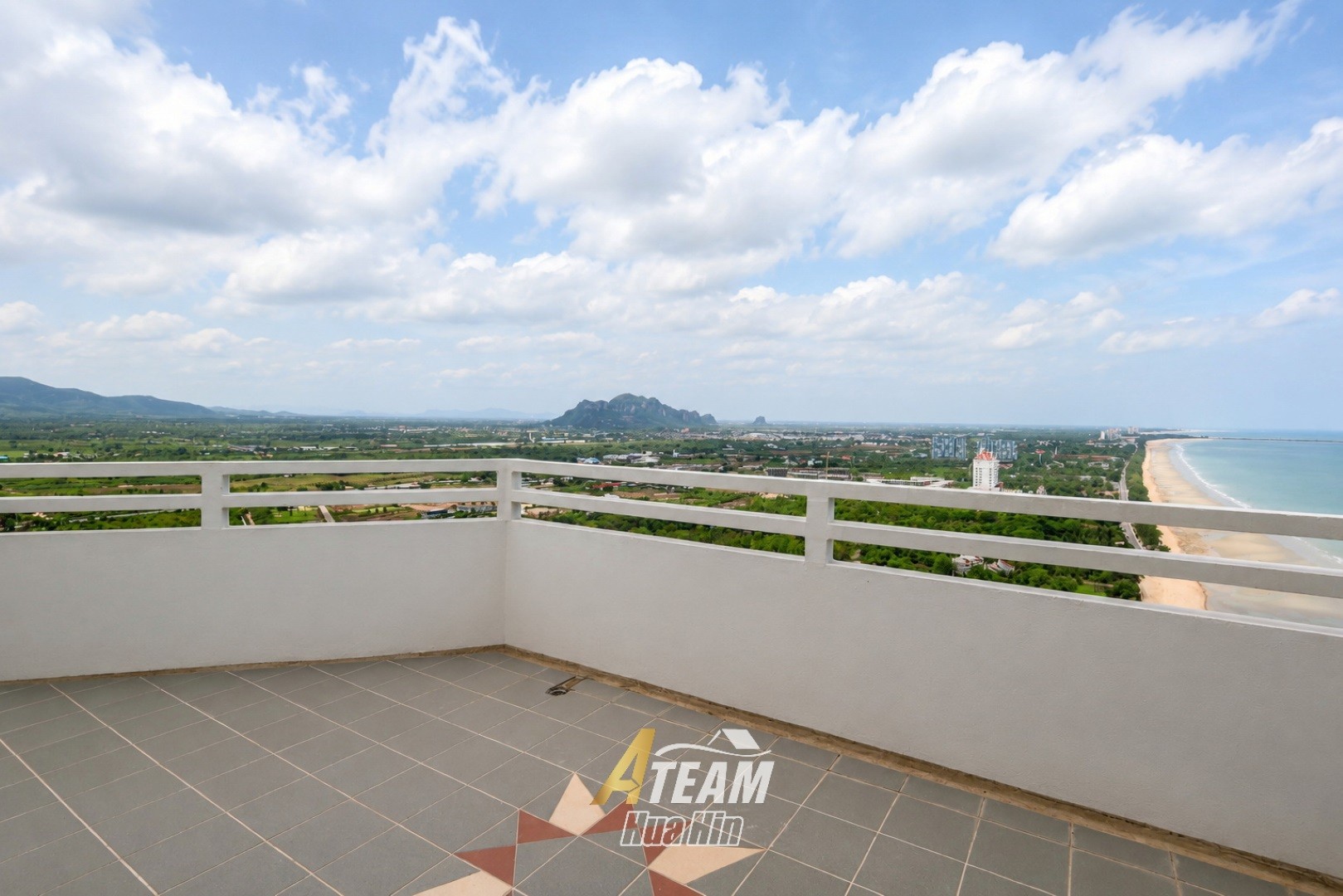 Penthouse de 4 chambres à vendre au Cha-Am Grand Condotel