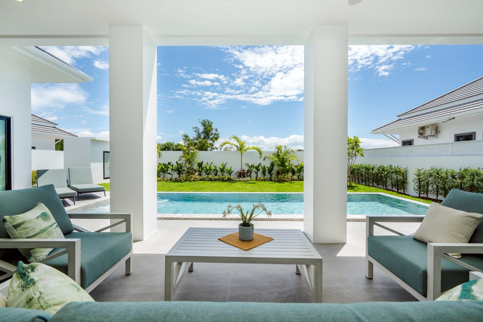 Villa de luxe avec 3 chambres, 3 salles de bains et piscine à vendre à Hua Hin Soi 112