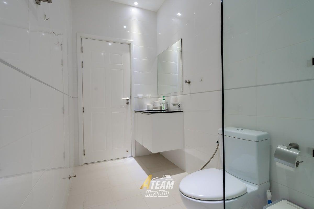 Villa de luxe avec piscine et 3 chambres à vendre à Falcon Hill, Soi 102